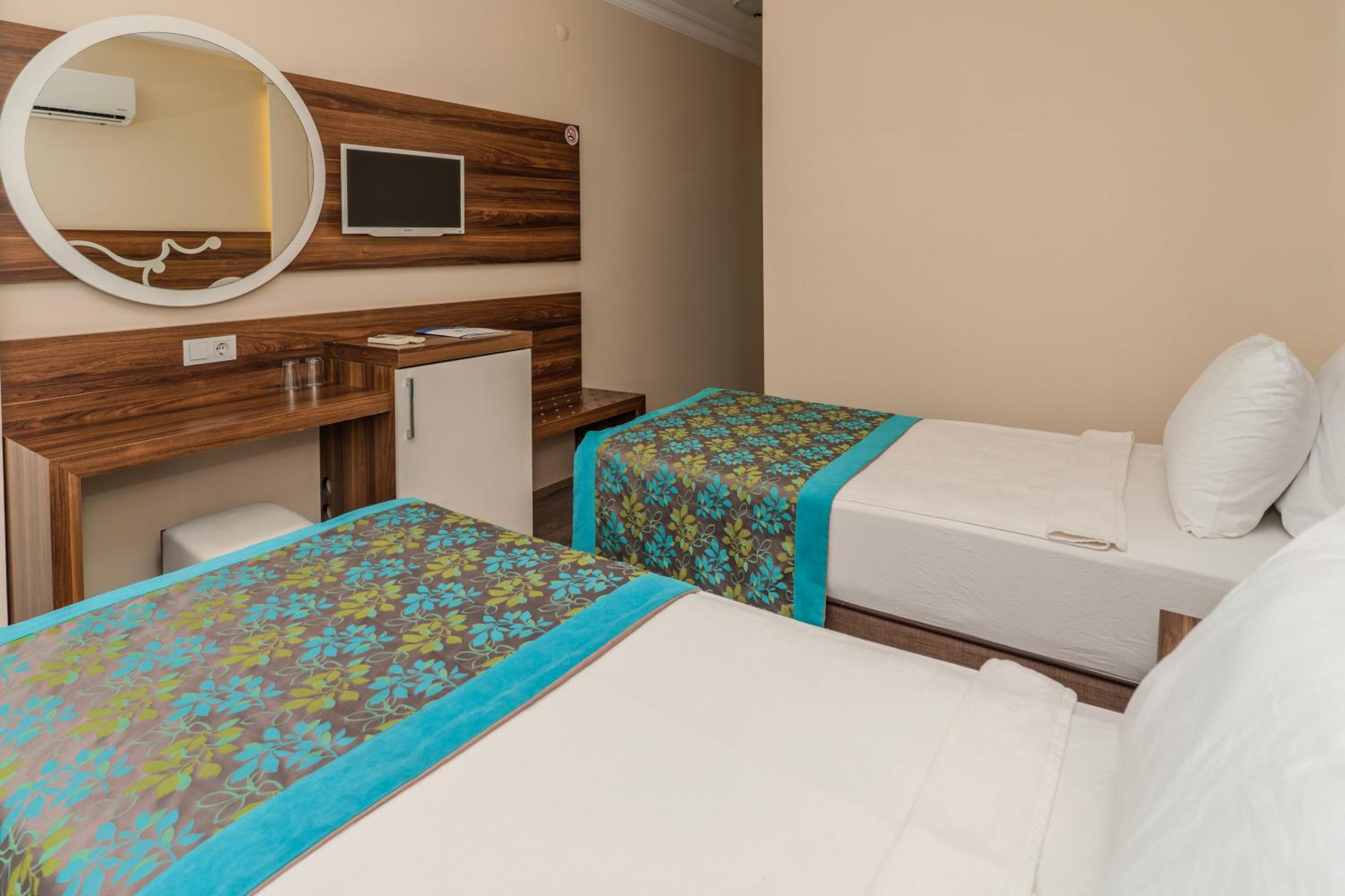 Standard Twin Room - Photo 6
