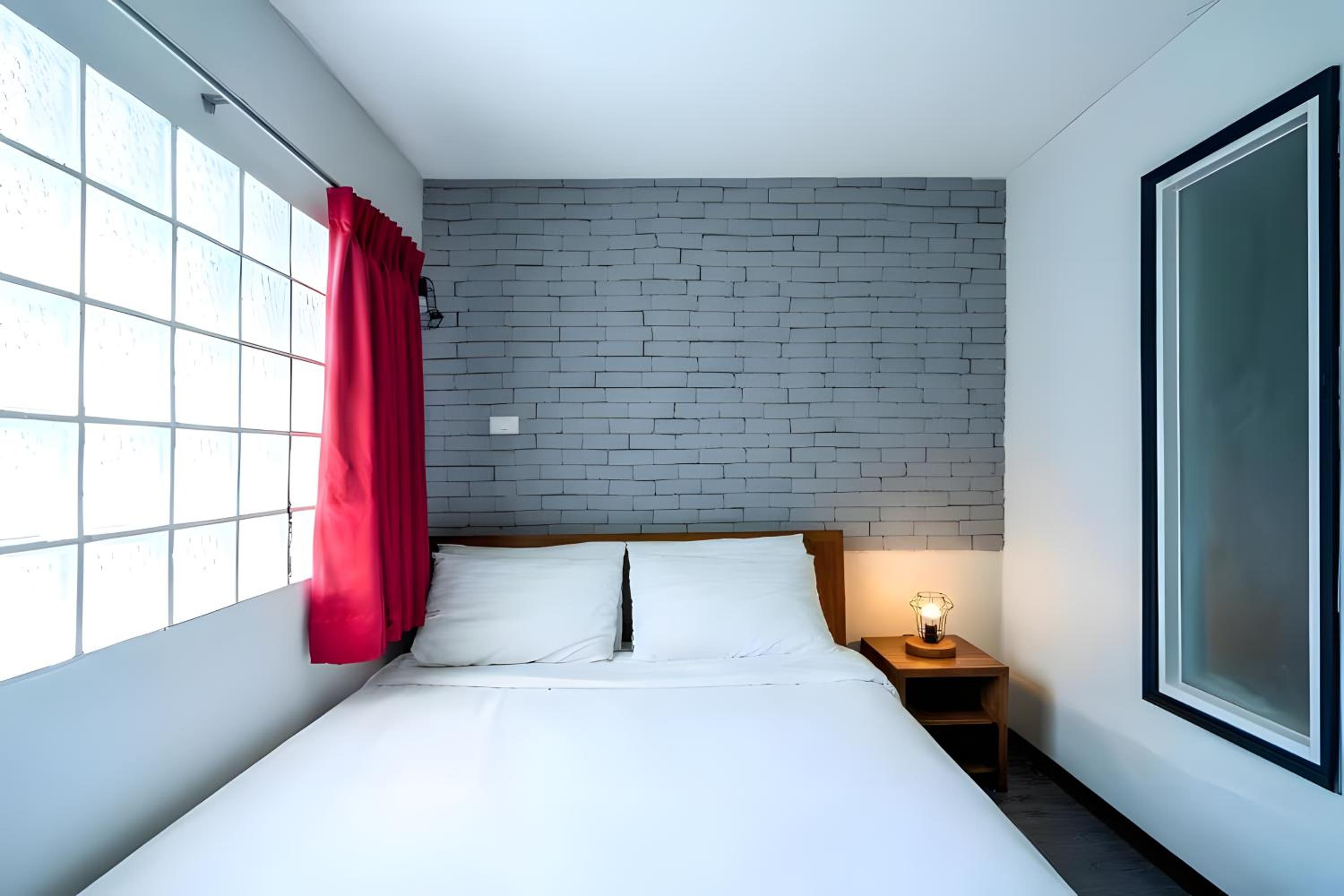 Deluxe Double Room (2 Adults + 1 Child)