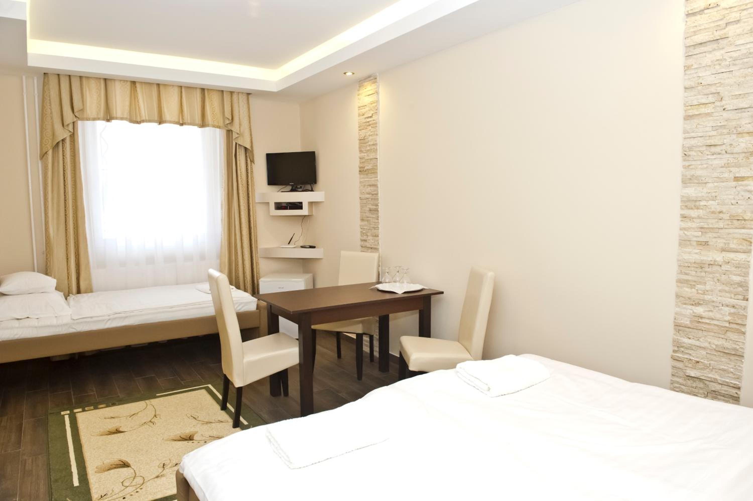 Deluxe King Room - Photo 1
