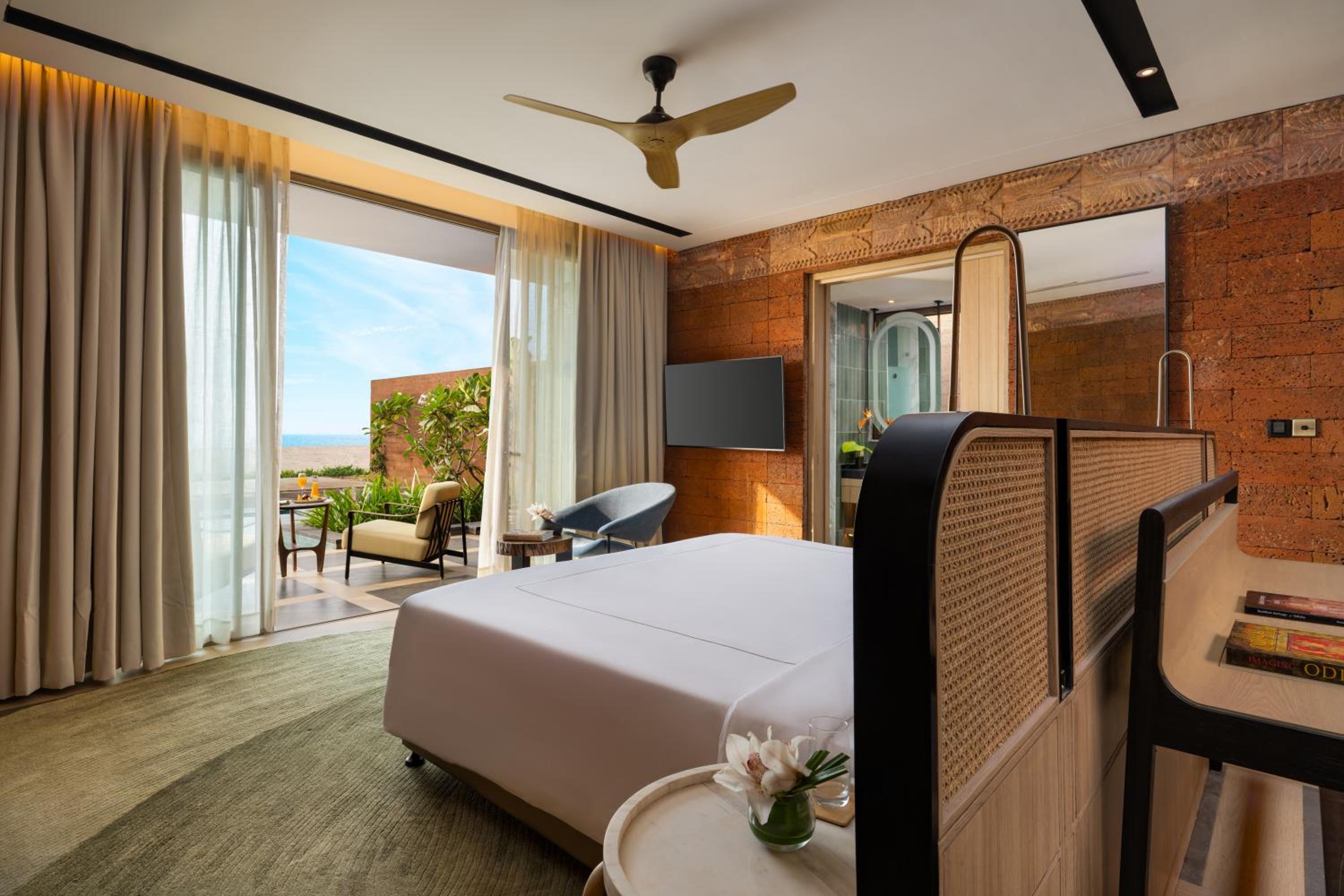 Presidential Suite Sea View King Bed photo 3