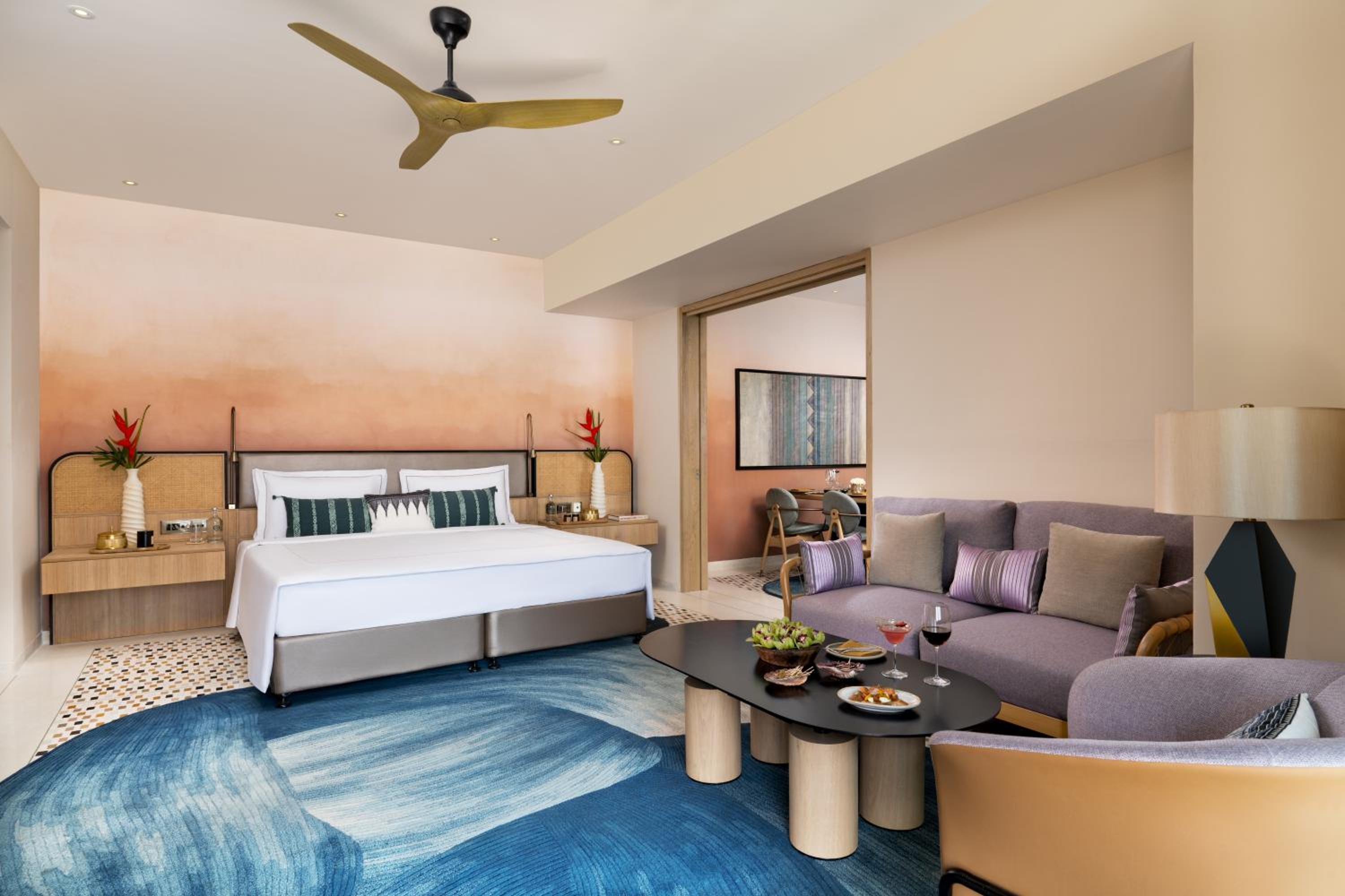 Luxury Suite Sea View King Bed with Balcony