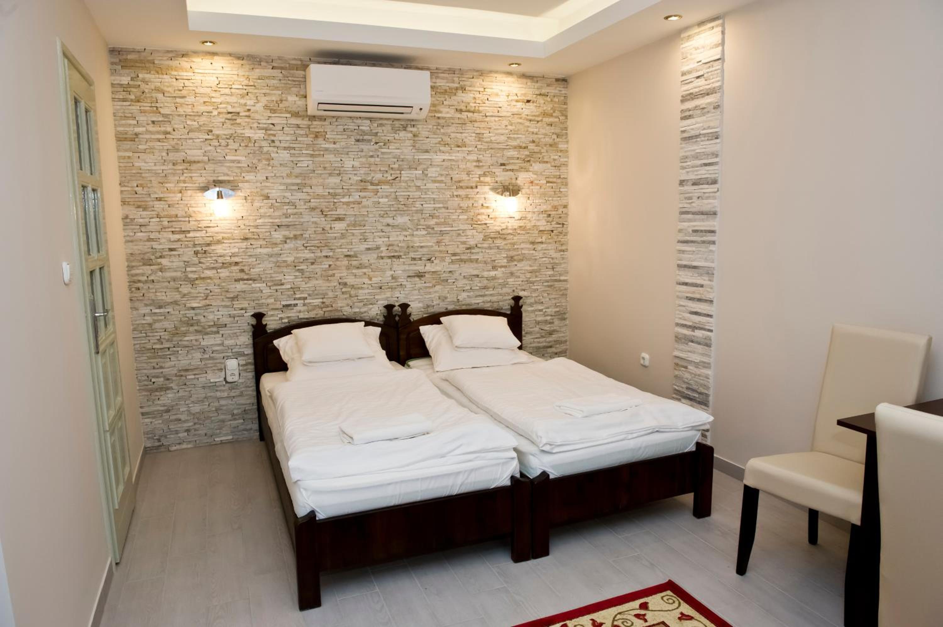 Deluxe King Room - Photo 3