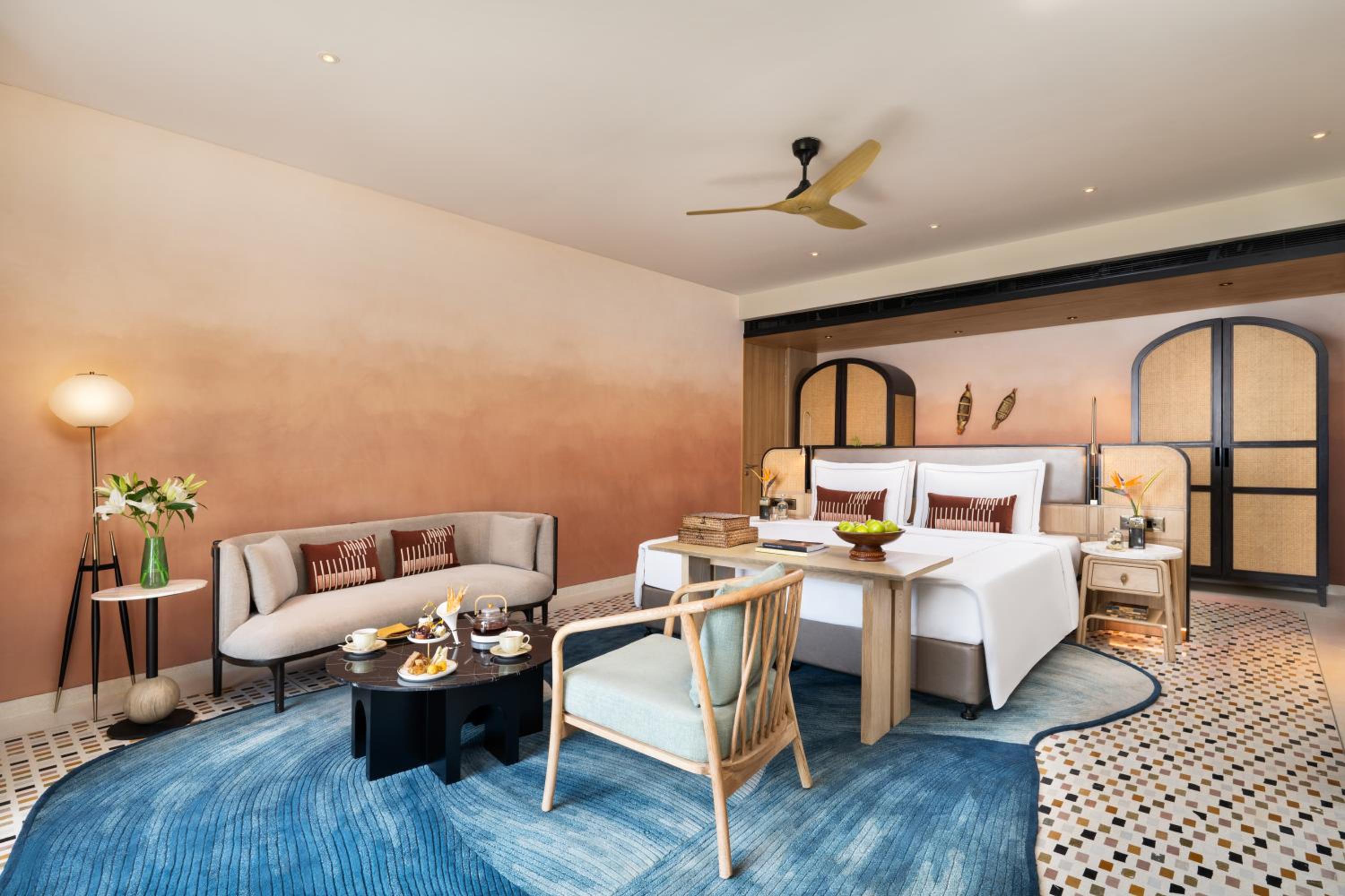 Luxury Sea View Room King Bed with Balcony - Photo 5