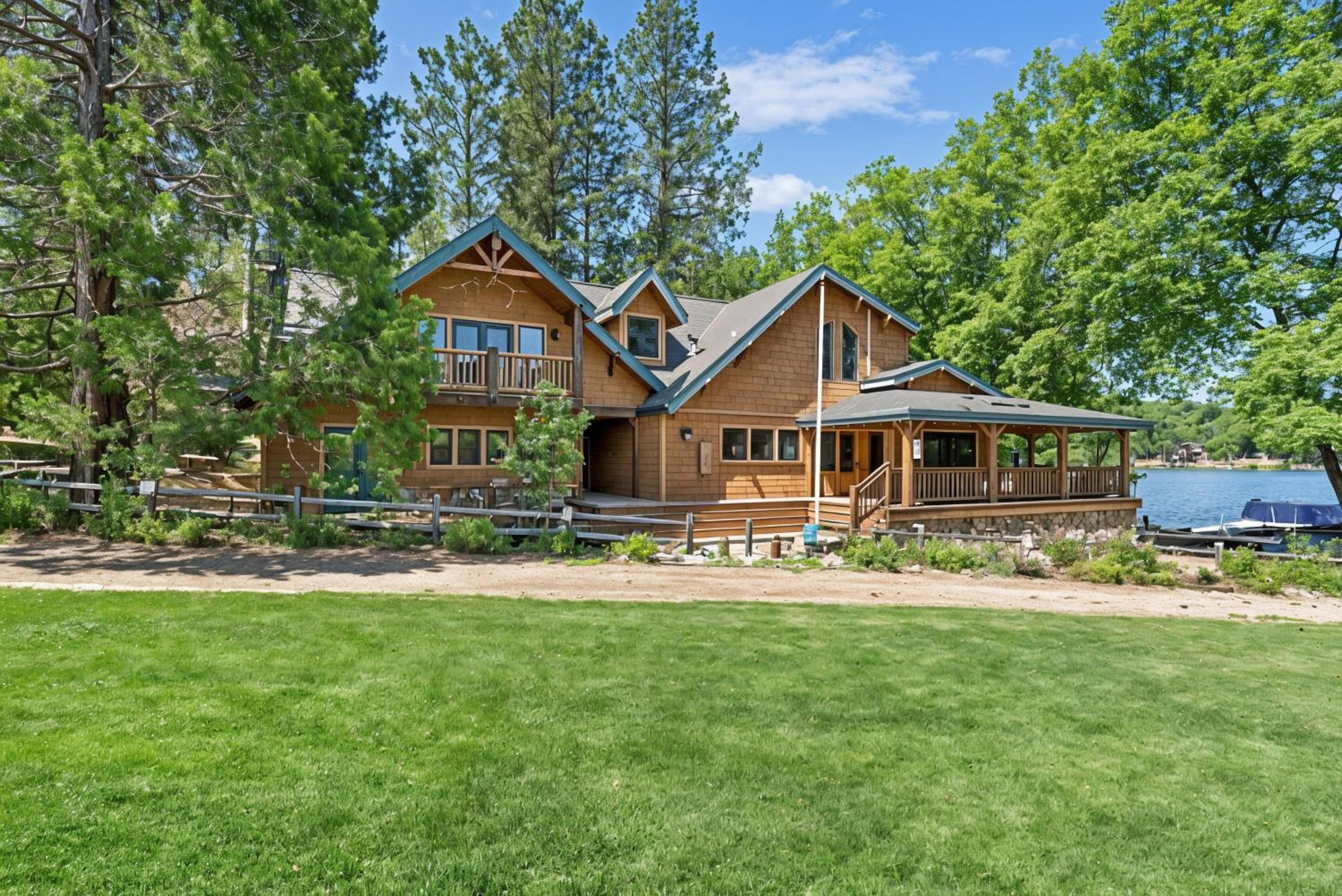 Three-Bedroom House photo 1