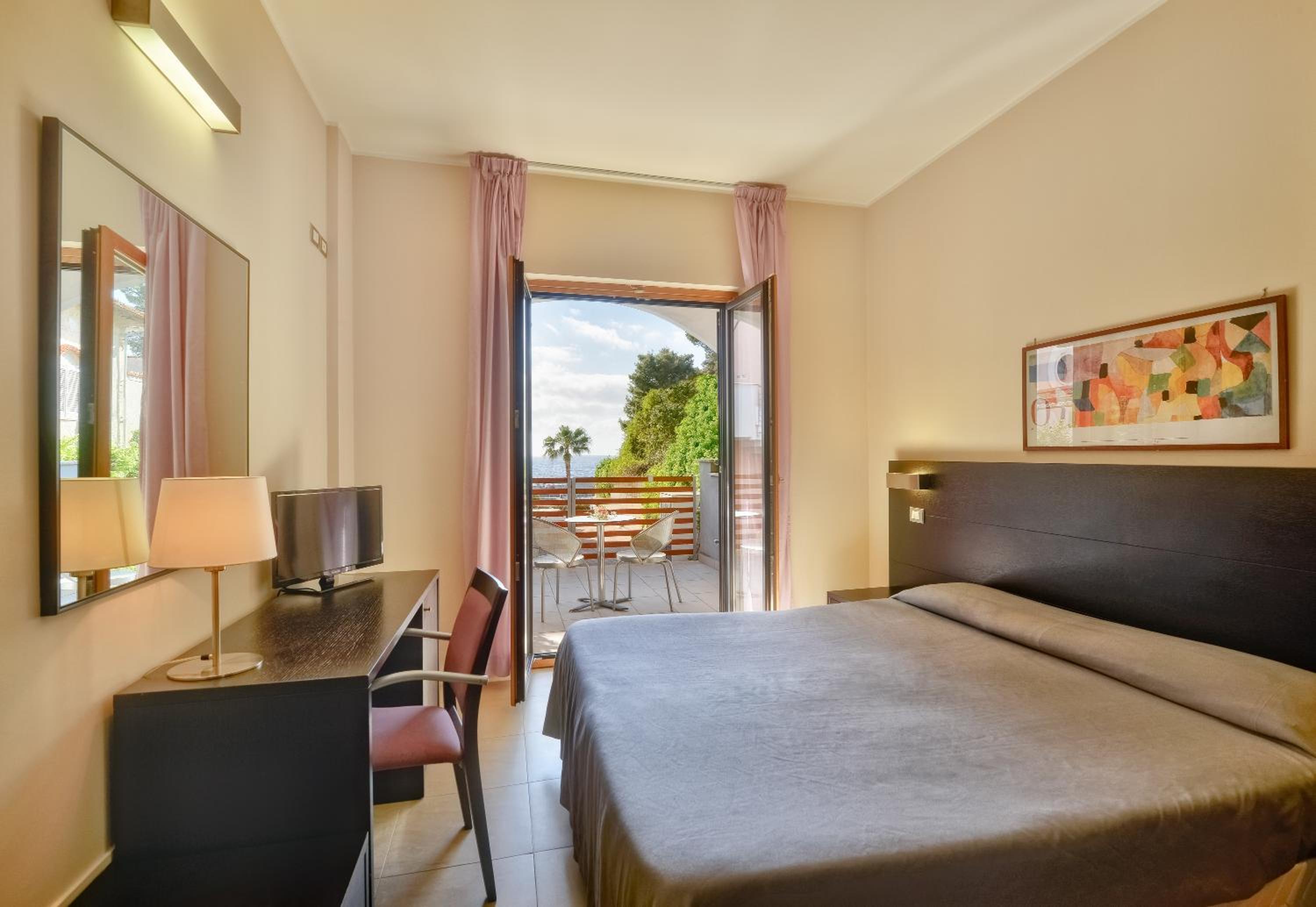 Double Room - Photo 2