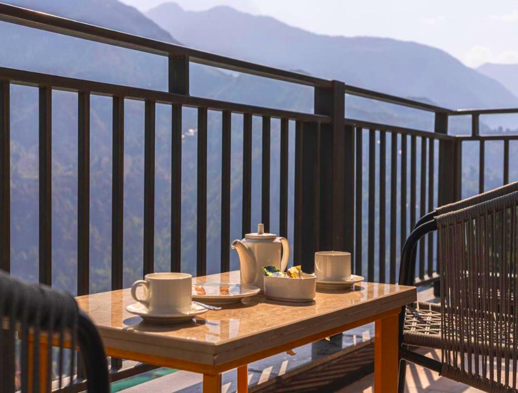 Deluxe Room with Balcony photo 3
