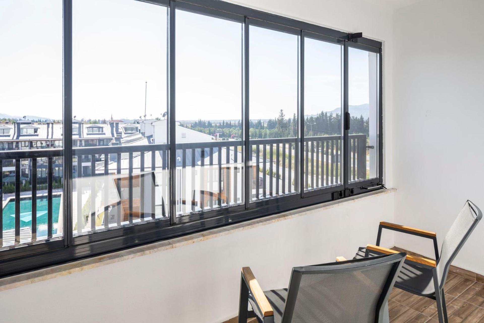 Standard Room with Balcony and Land Side - Photo 5