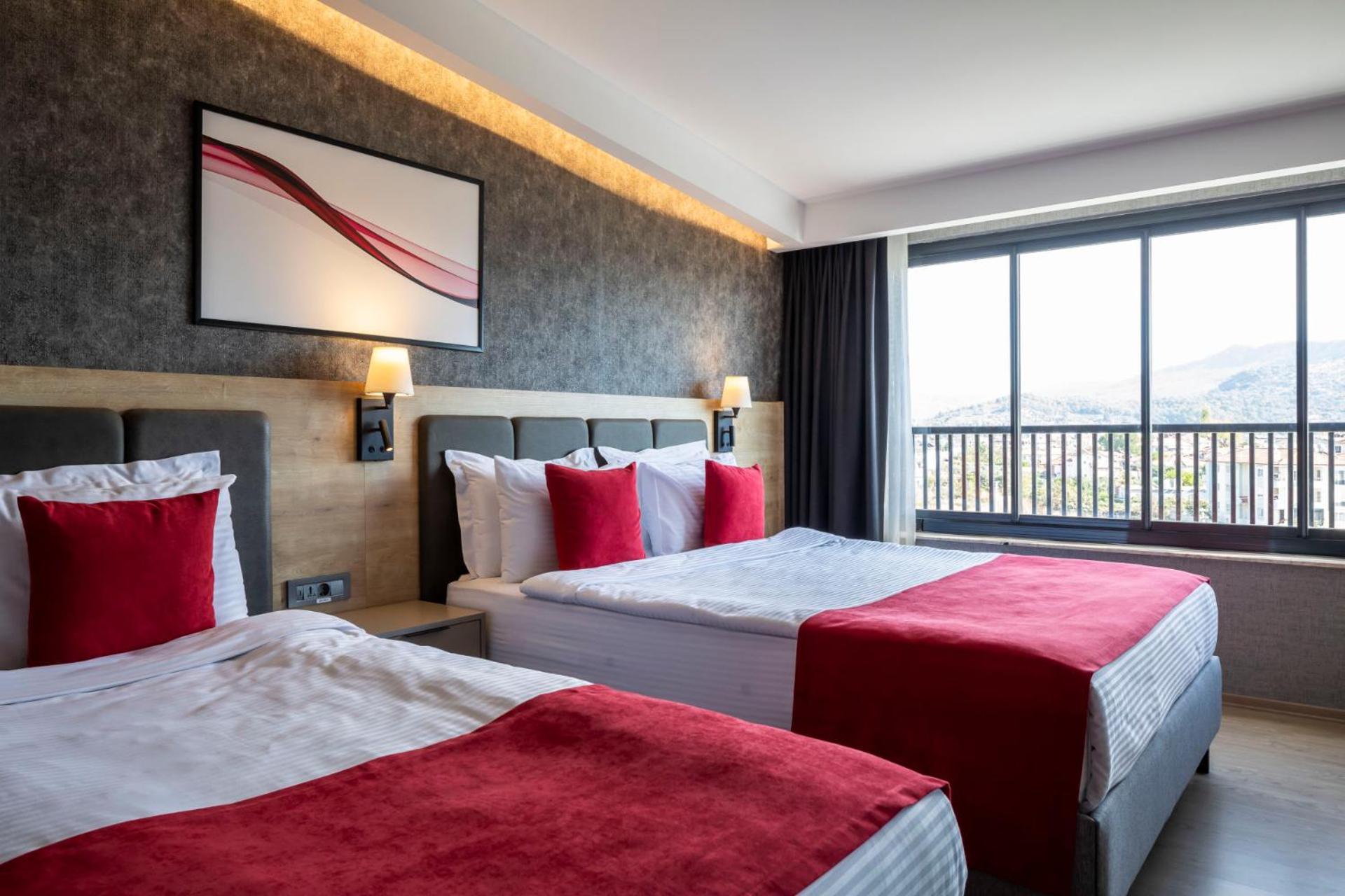 Standard Room with Balcony and Land Side - Photo 2