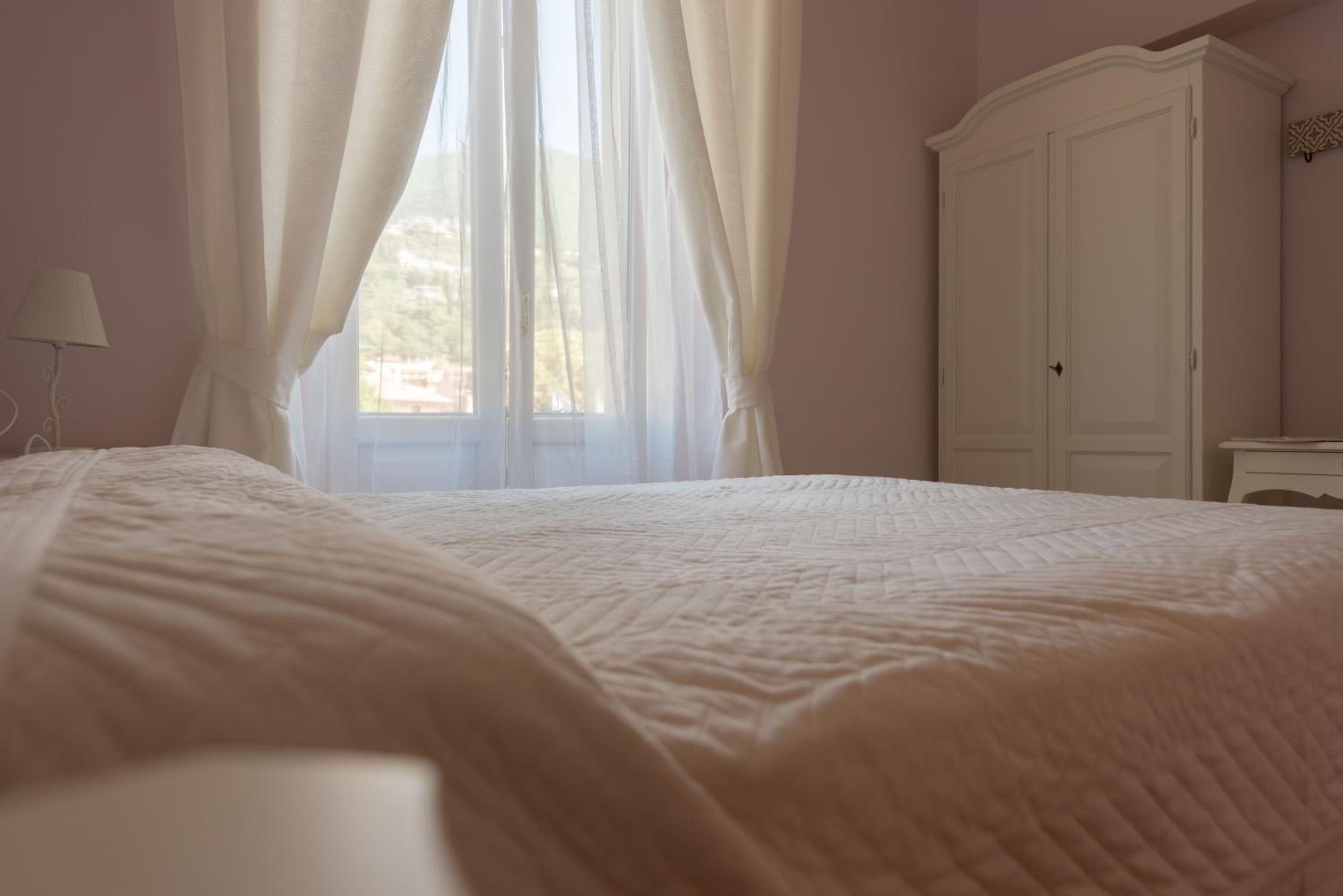 Deluxe Single Room with Balcony photo 2