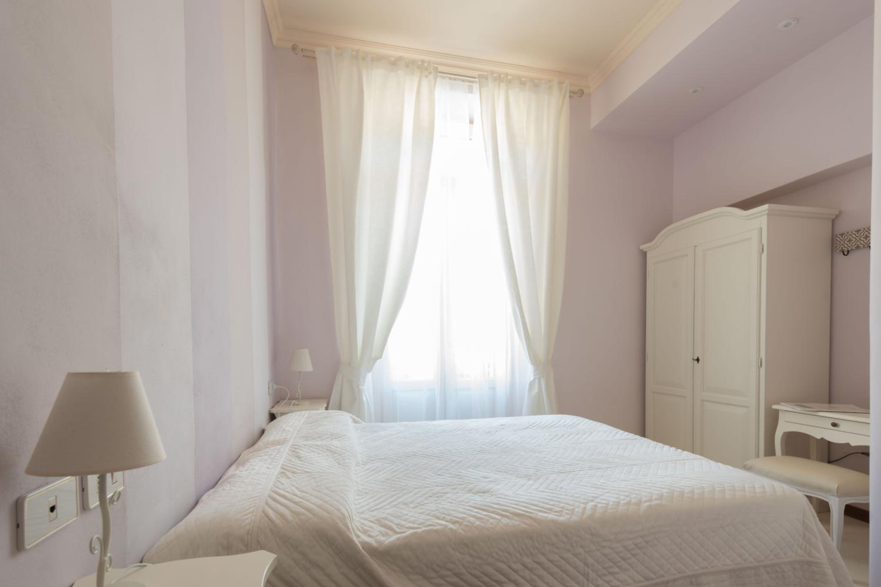 Deluxe Single Room with Balcony photo 1