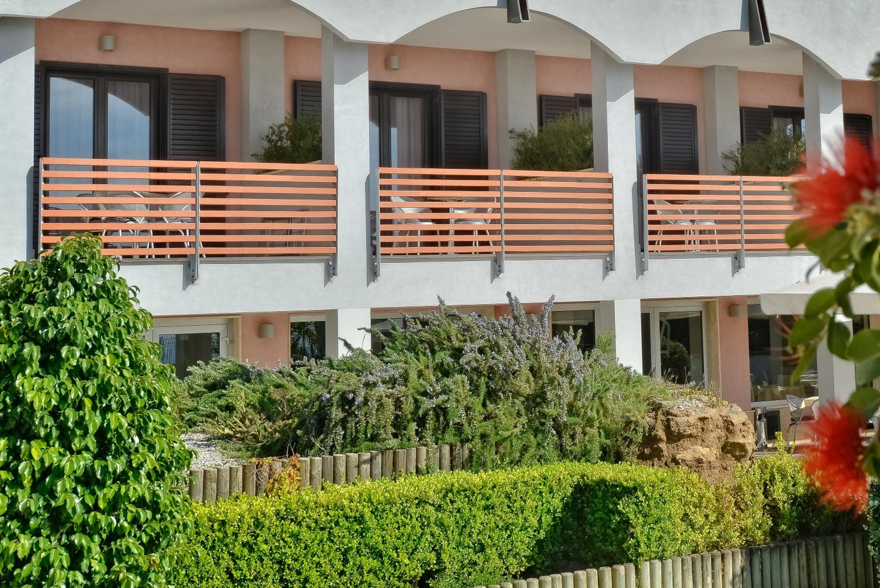 Double or Twin Room with Sea View - Photo 3