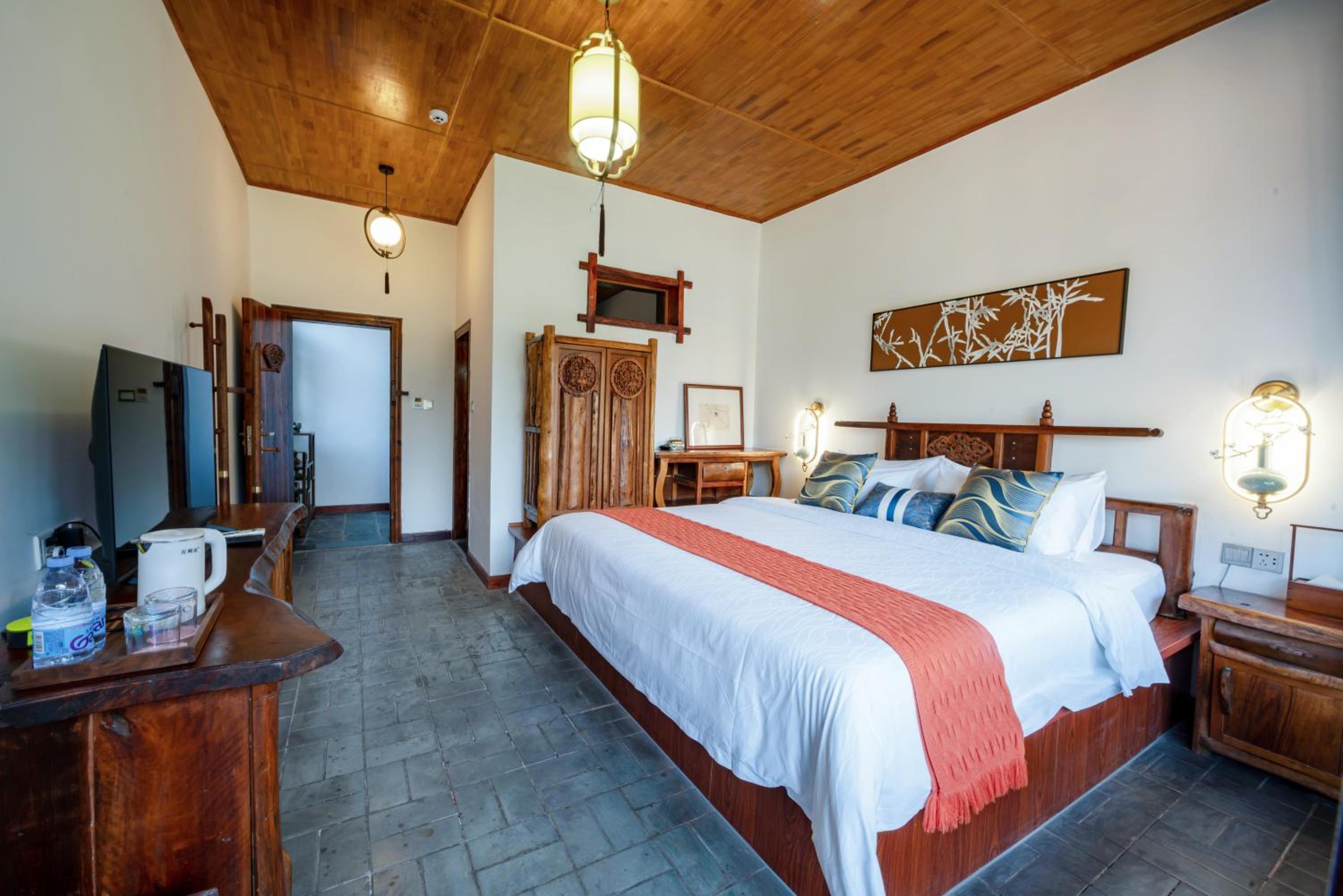 Deluxe King Room photo 2