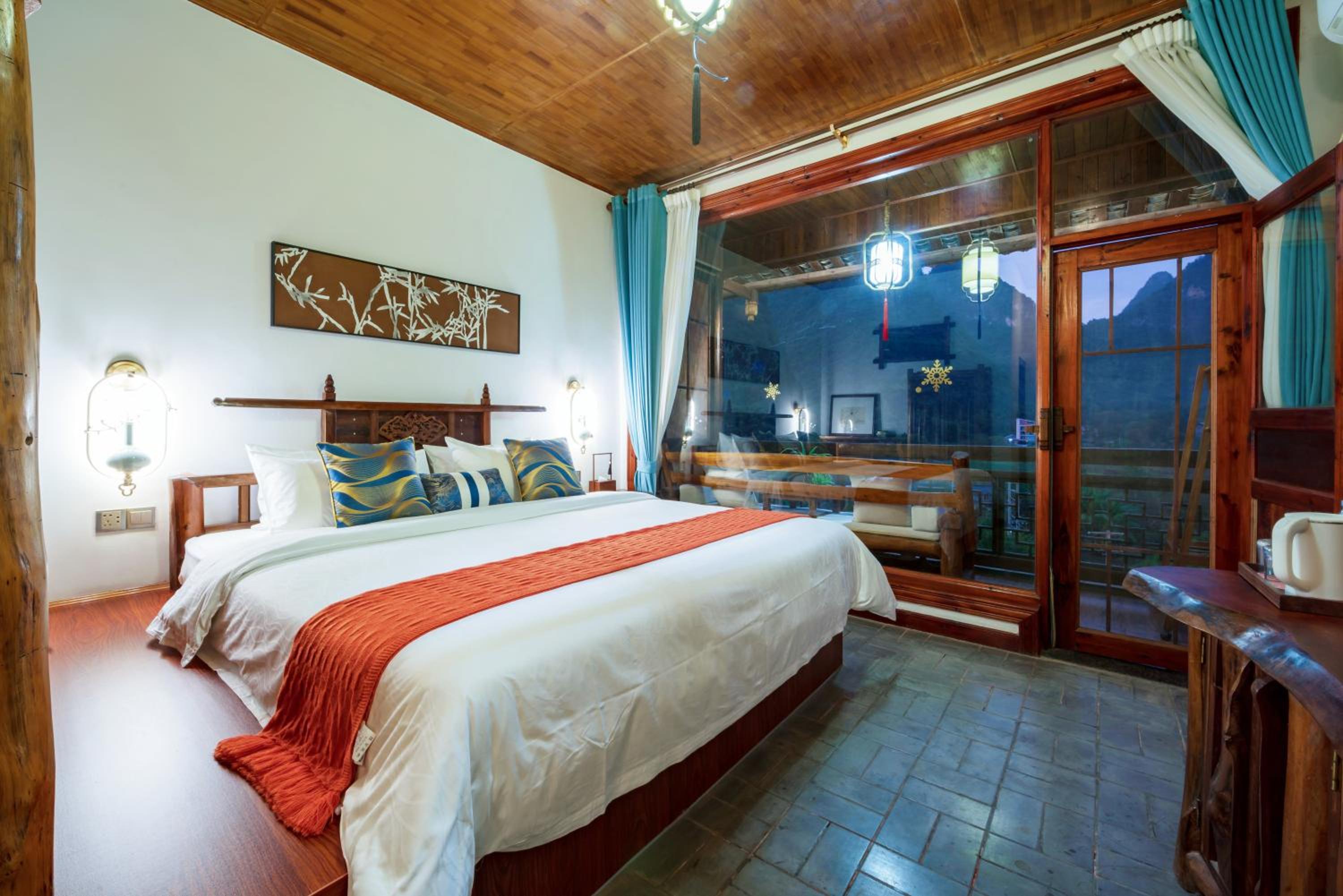 Deluxe King Room photo 1