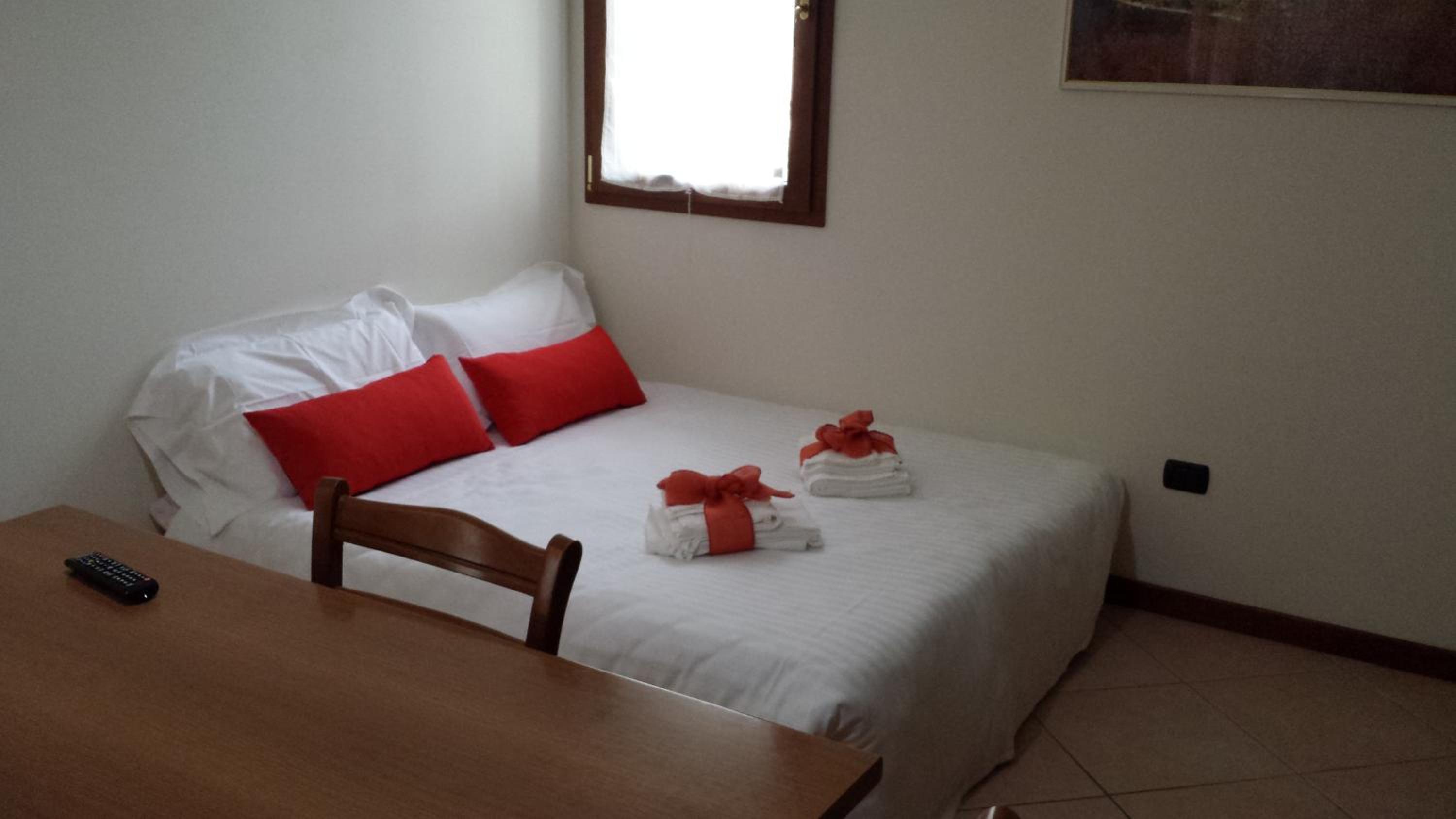 One-Bedroom House photo 1