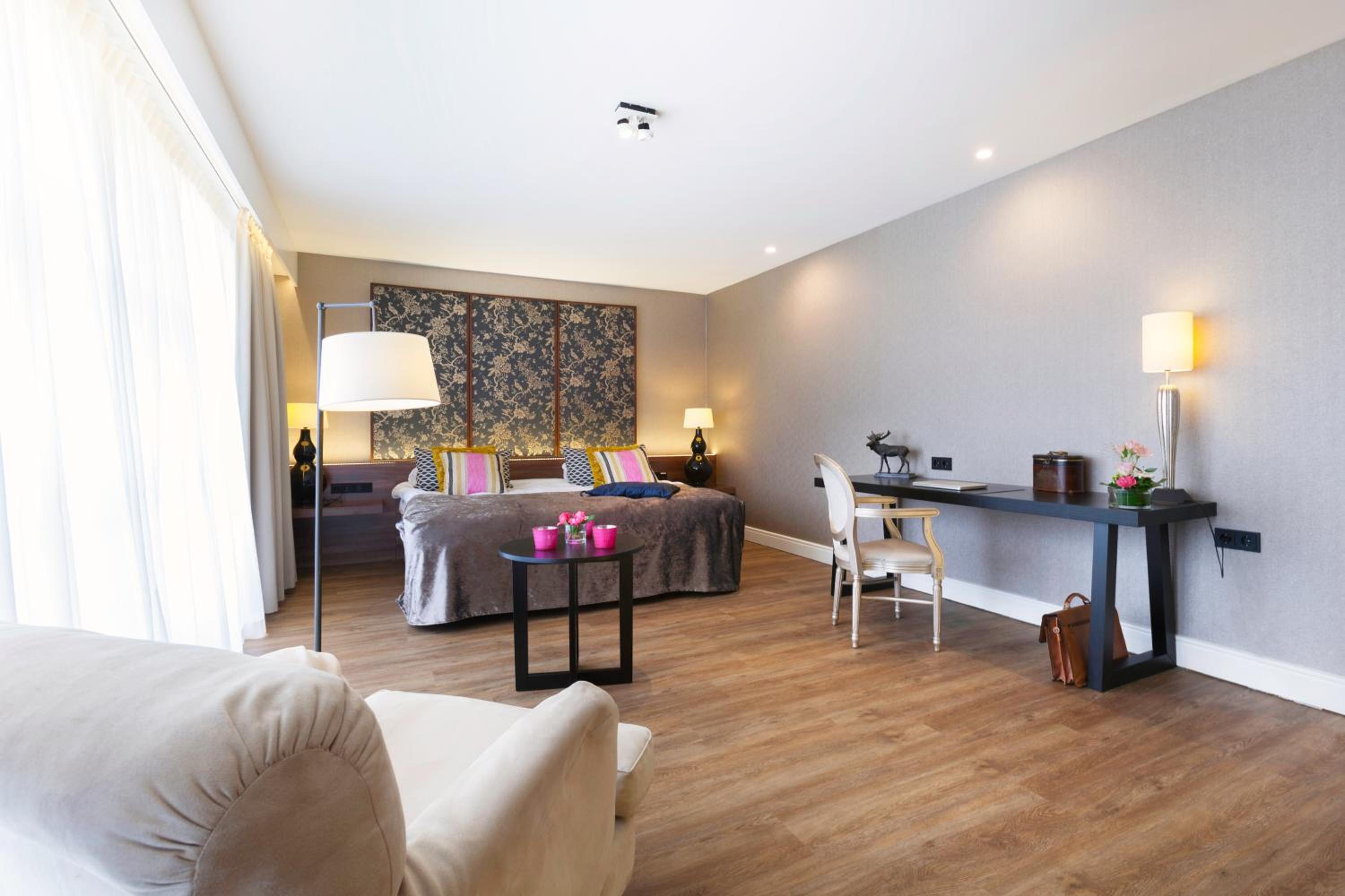 Deluxe King Suite - Photo 5