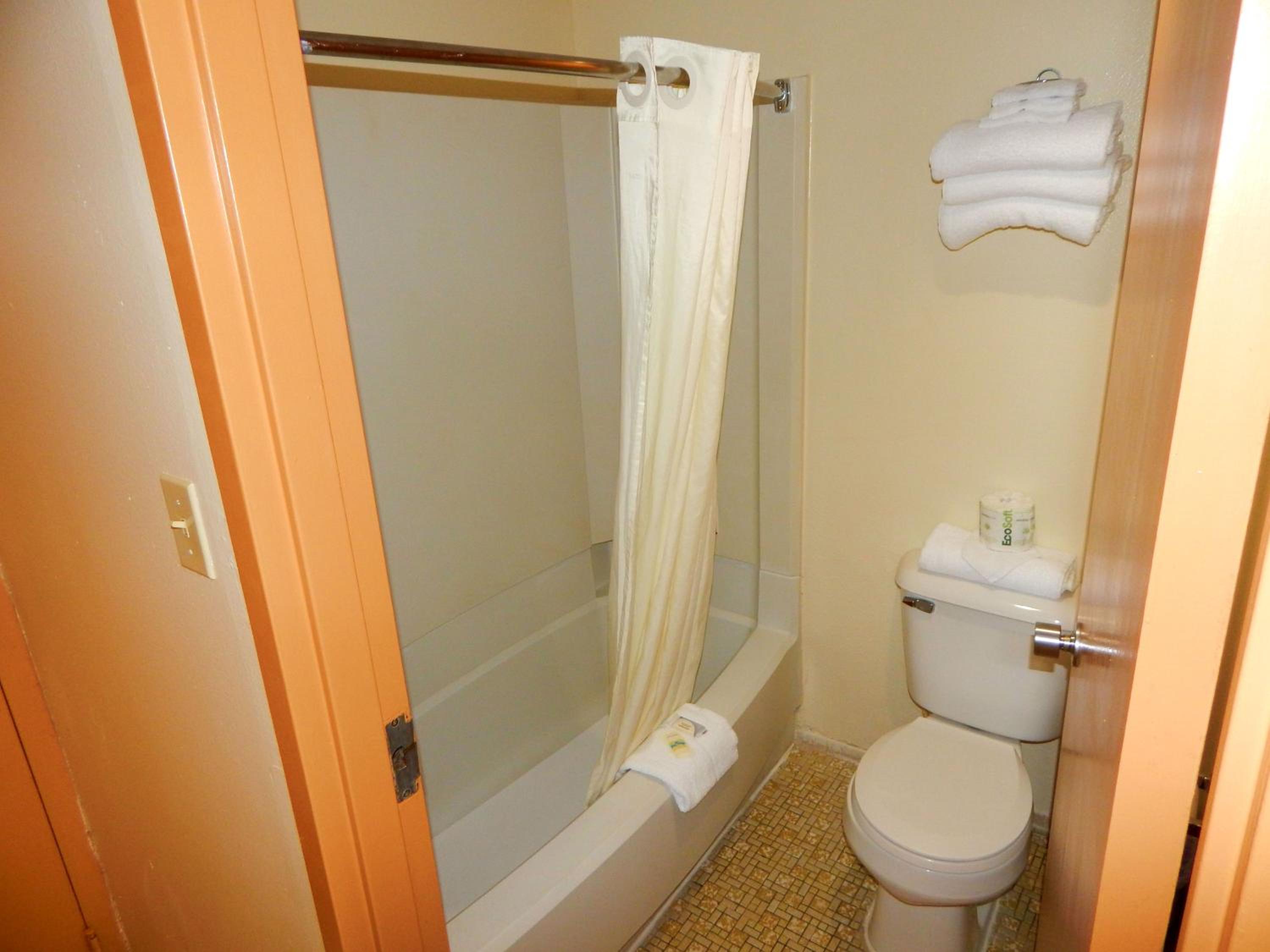 Standard Queen Room with North Partial Ocean View - Photo 4