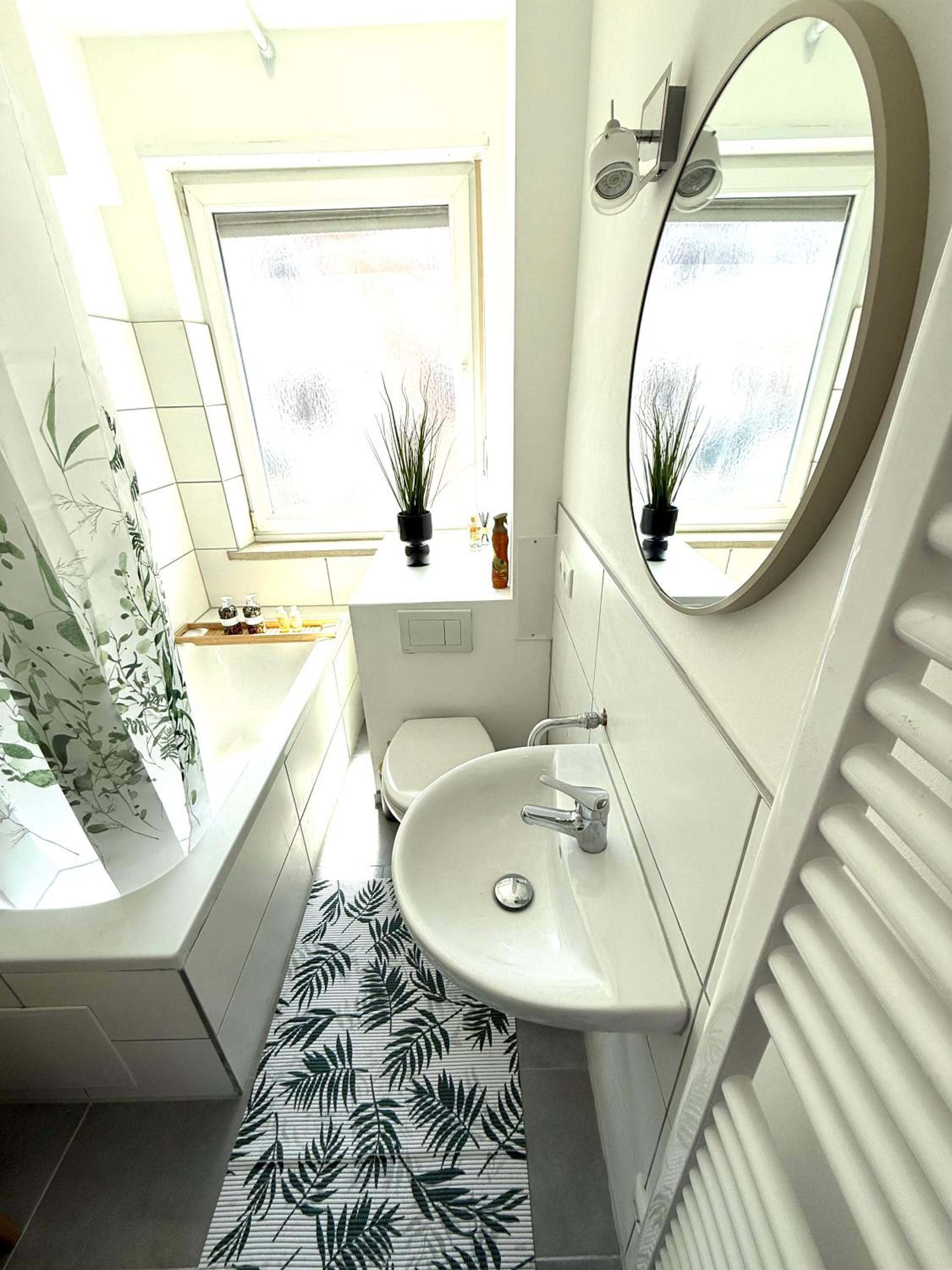 One-Bedroom Studio Apartment photo 1