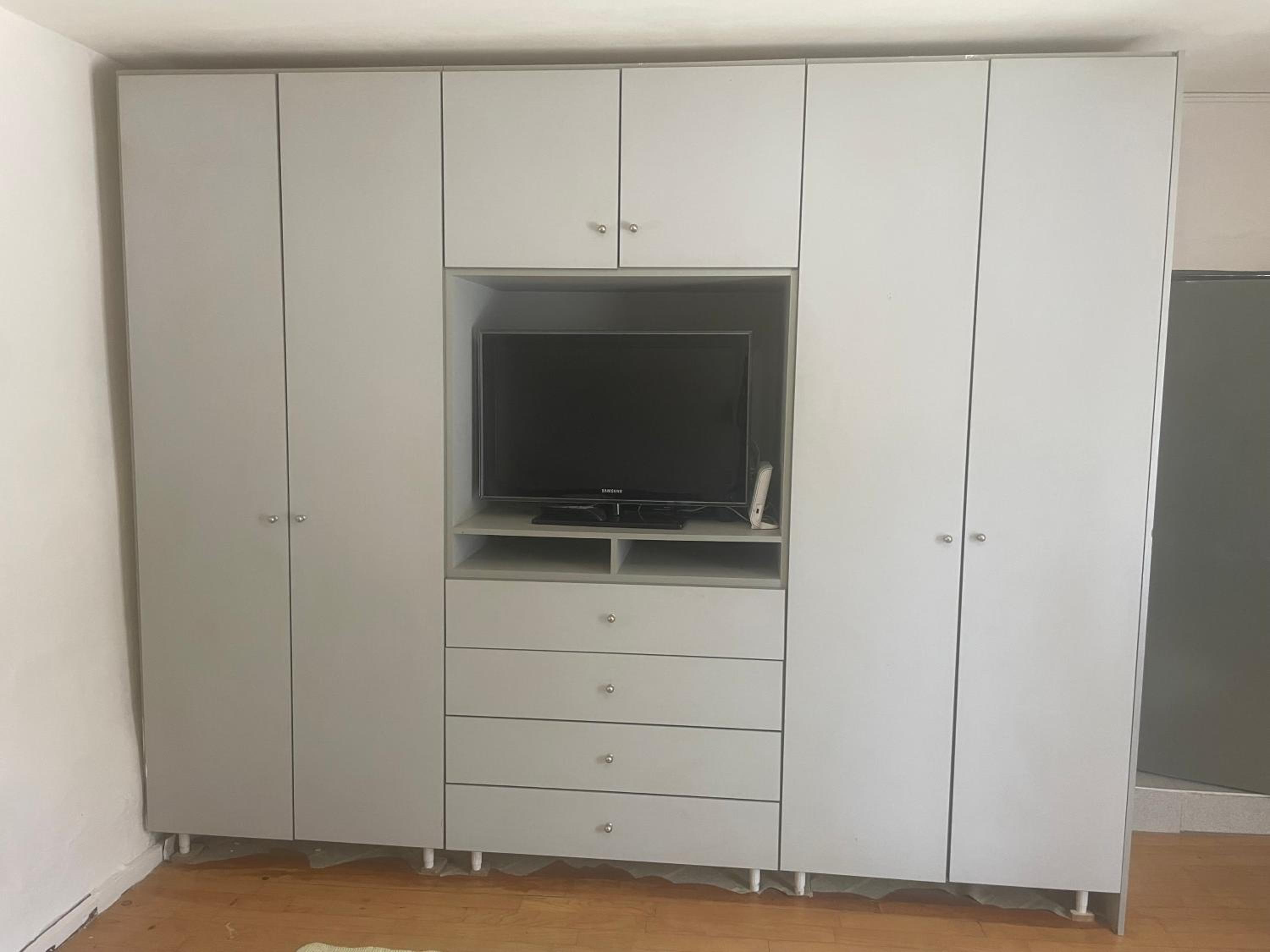 One-Bedroom Apartment - Photo 4