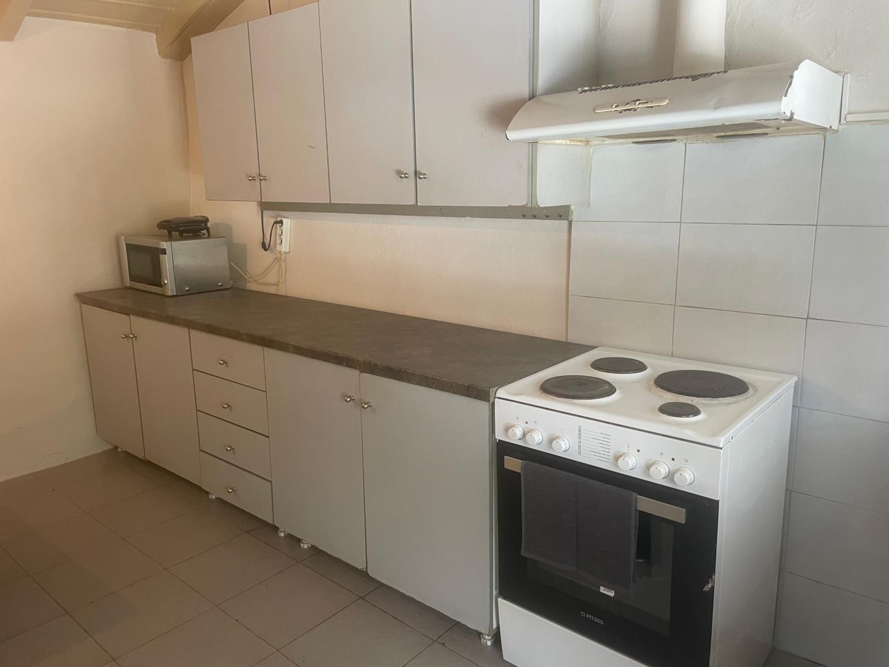 One-Bedroom Apartment - Photo 2