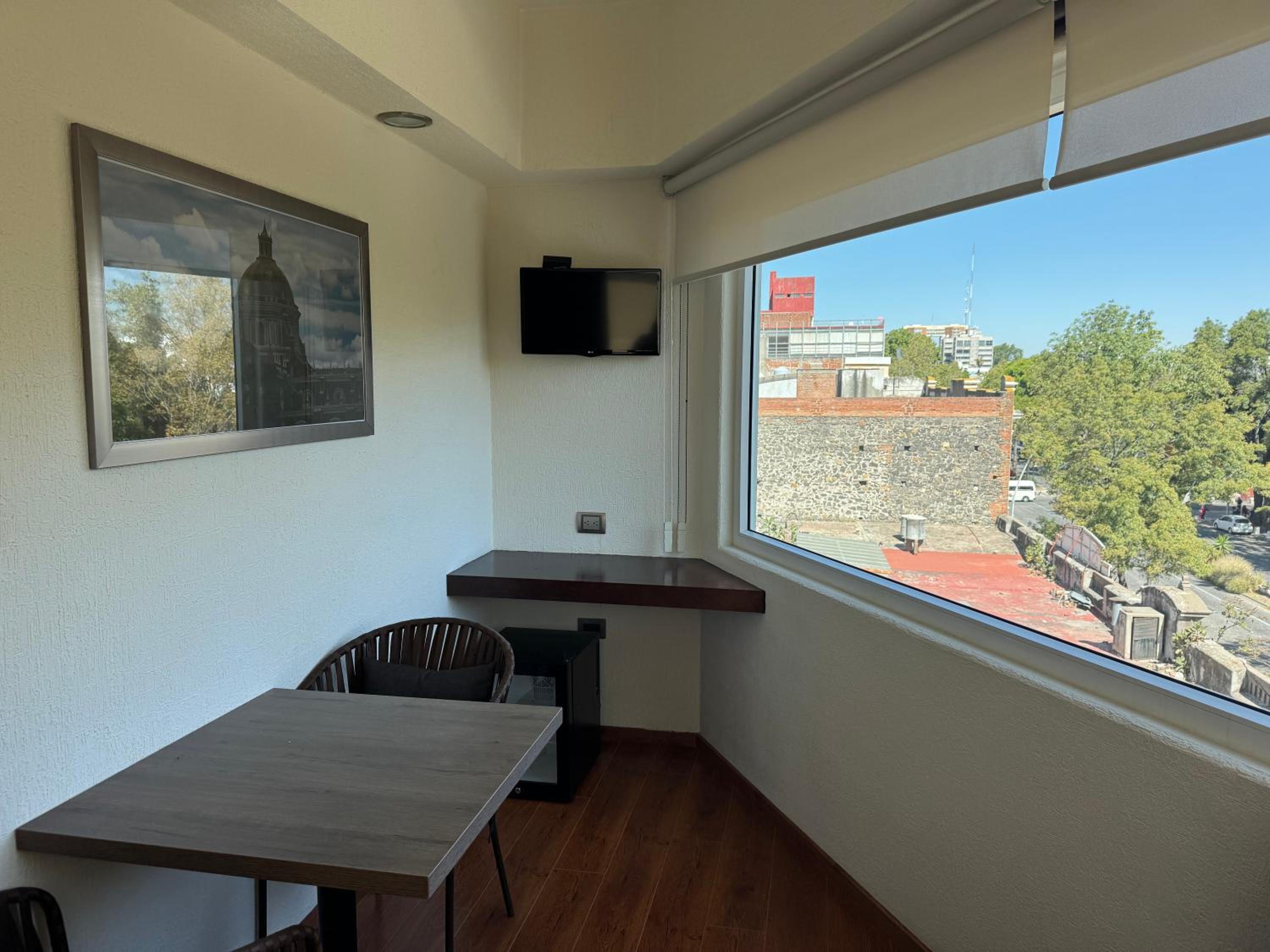 Superior King Suite - Non-Smoking - Photo 3