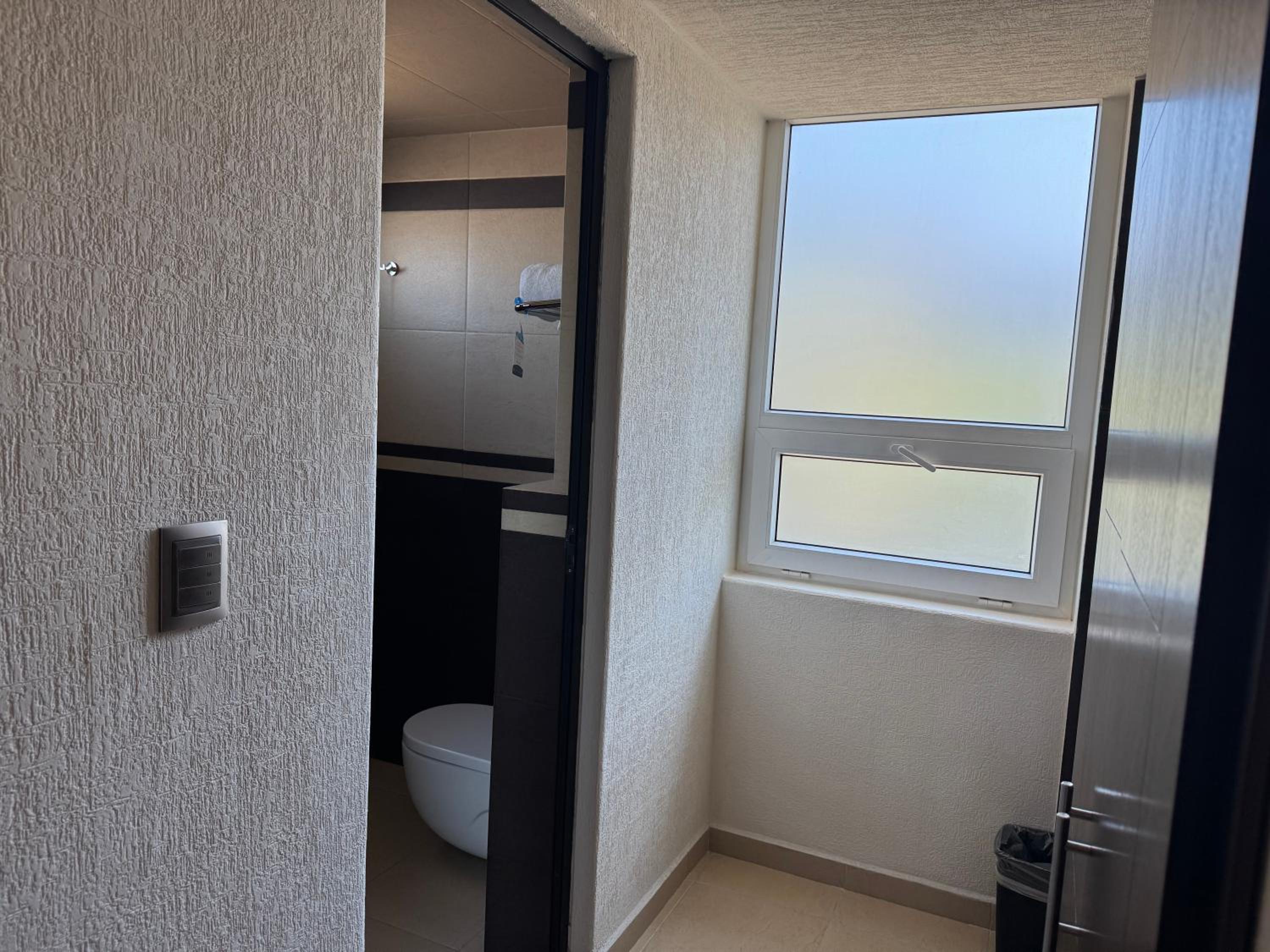 Superior King Suite - Non-Smoking - Photo 5