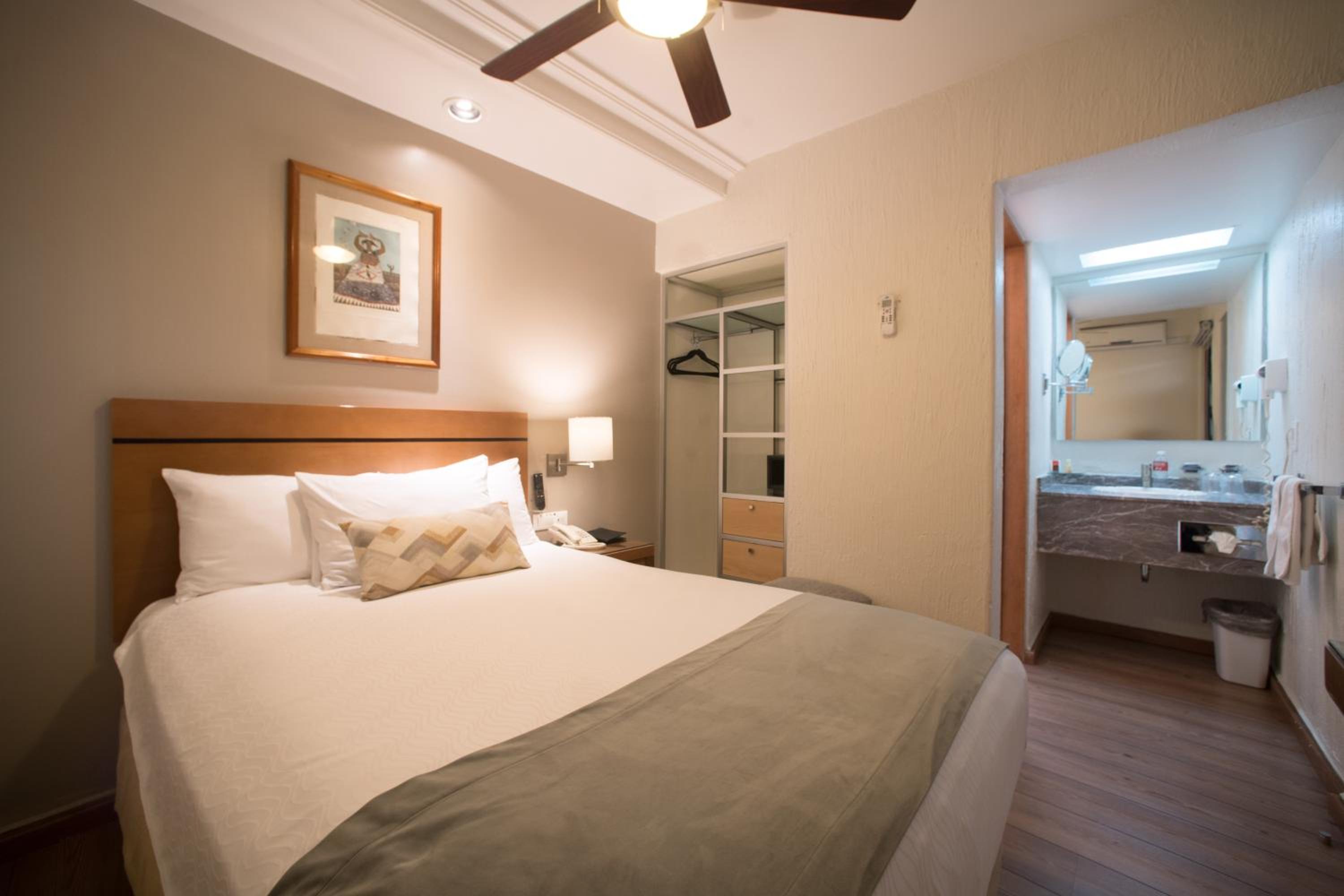 Small Single Room photo 3