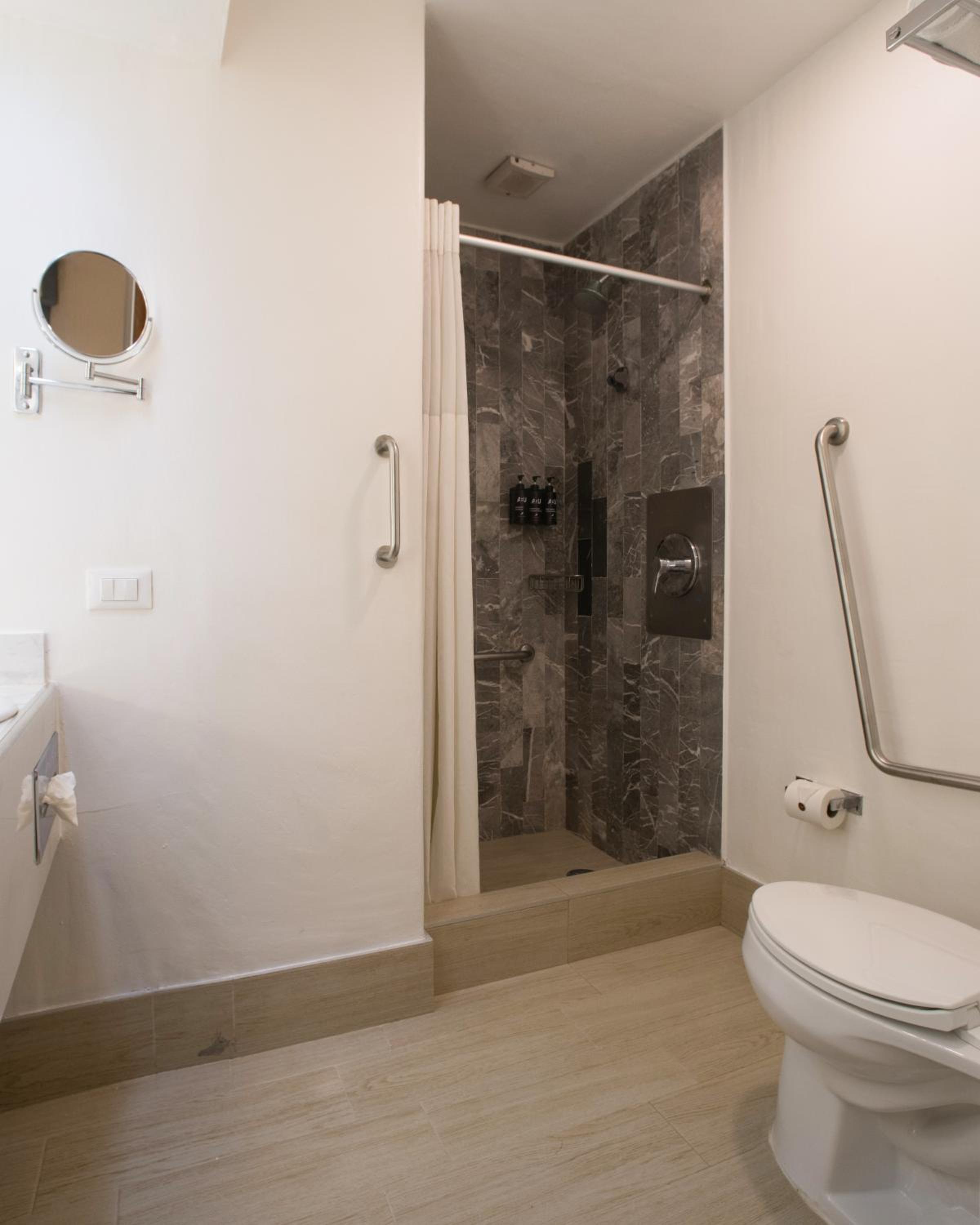 Twin Room - Disability Access - Photo 4