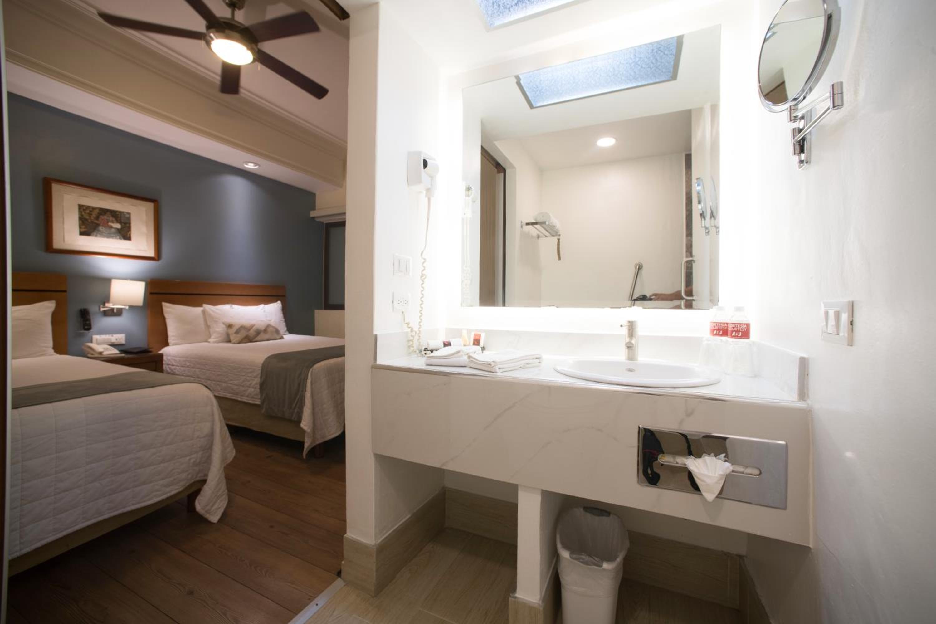 Twin Room - Disability Access - Photo 3