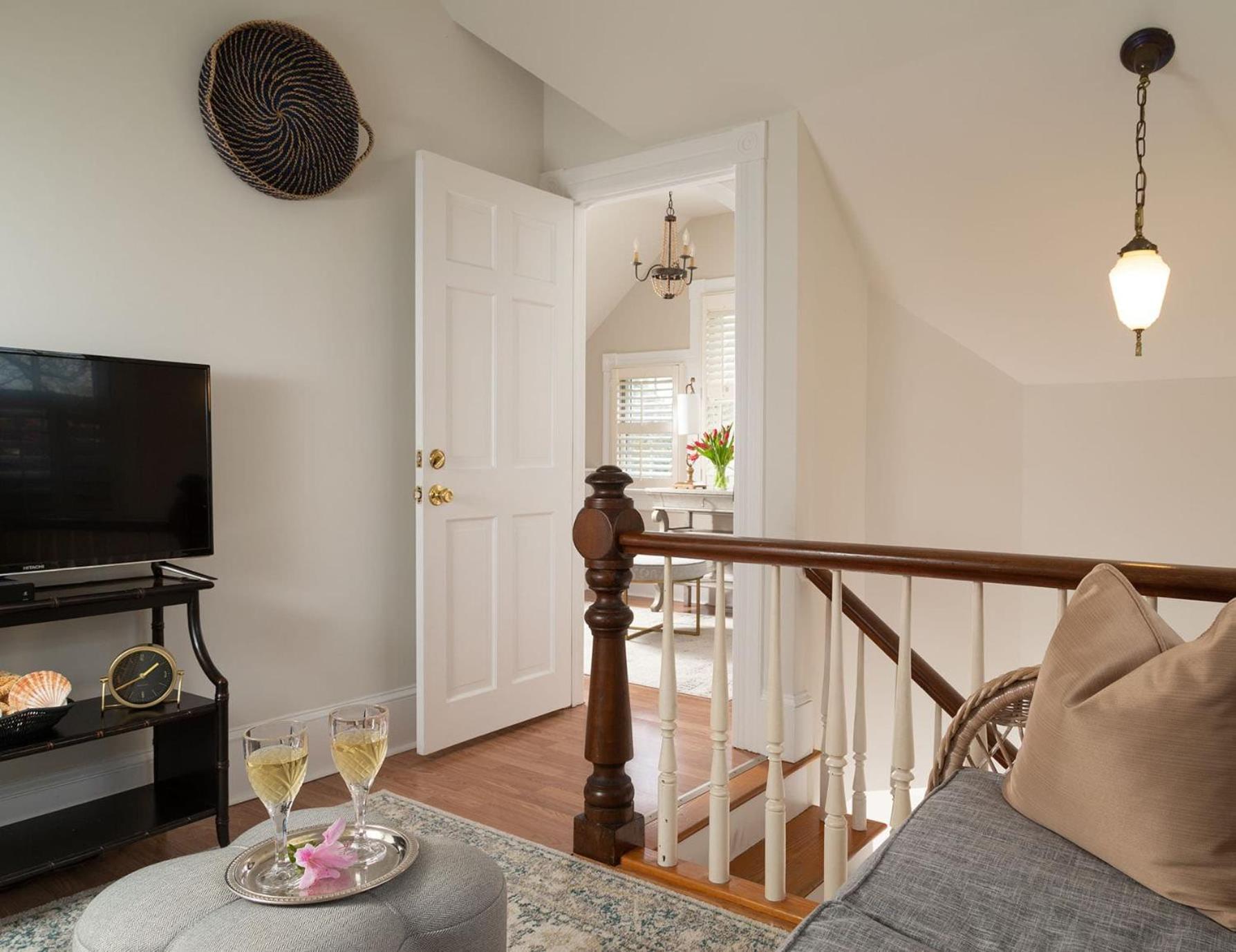 Deluxe King Suite photo 2