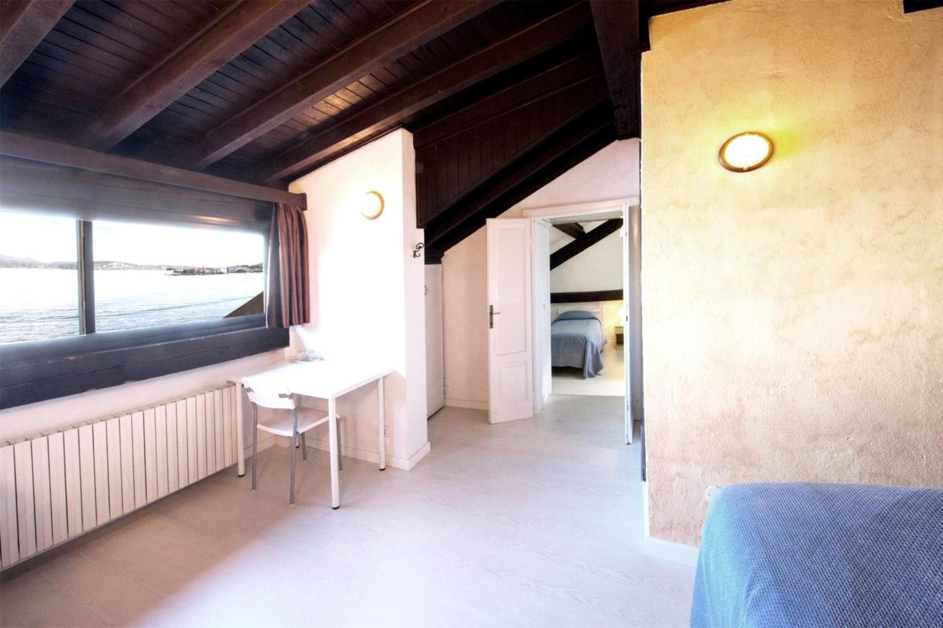 Quadruple Room with Lake View - Photo 1
