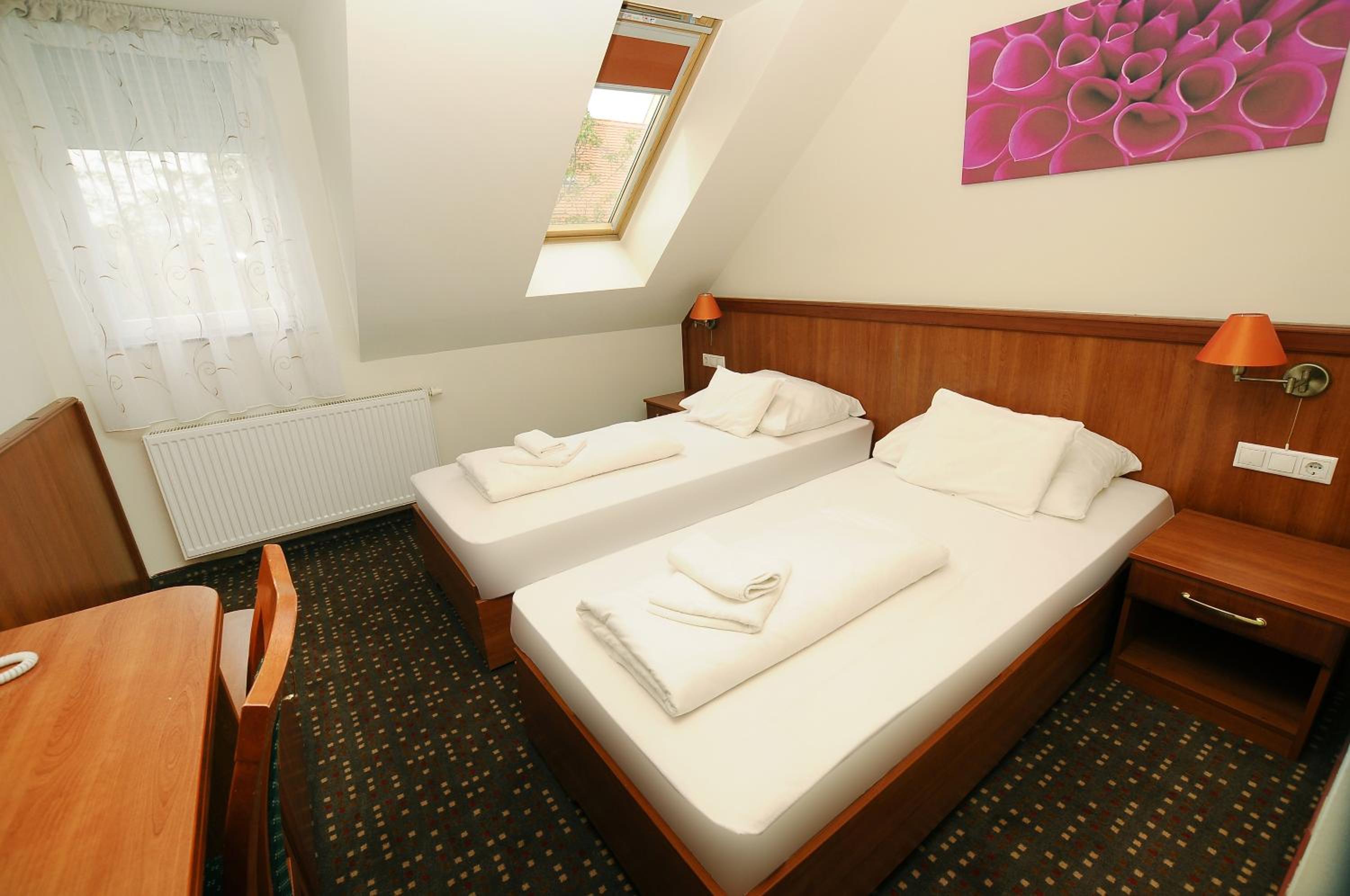Twin Room - Photo 7