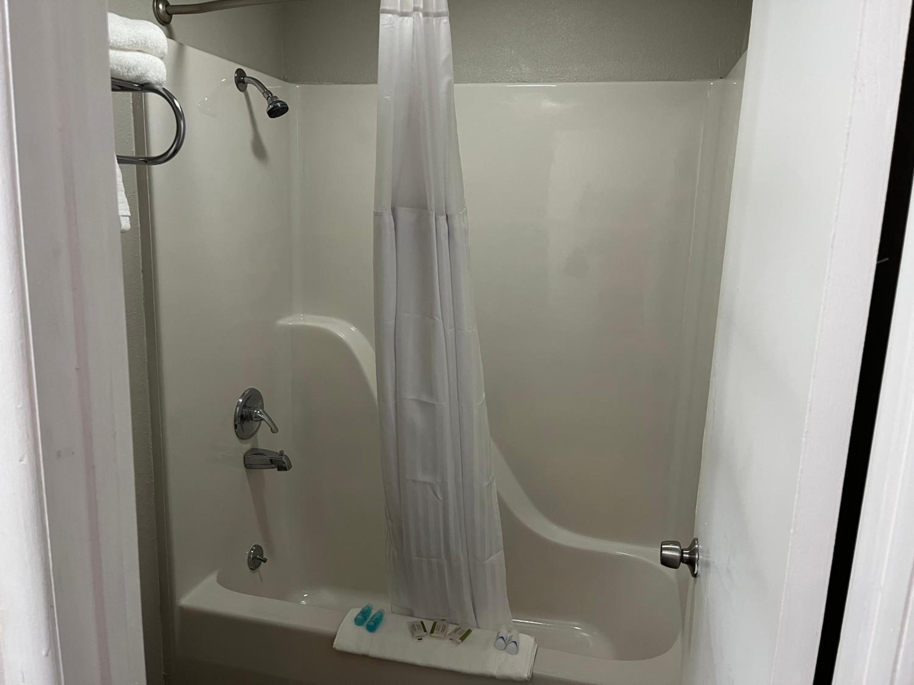 King Room - Non-Smoking - Photo 7