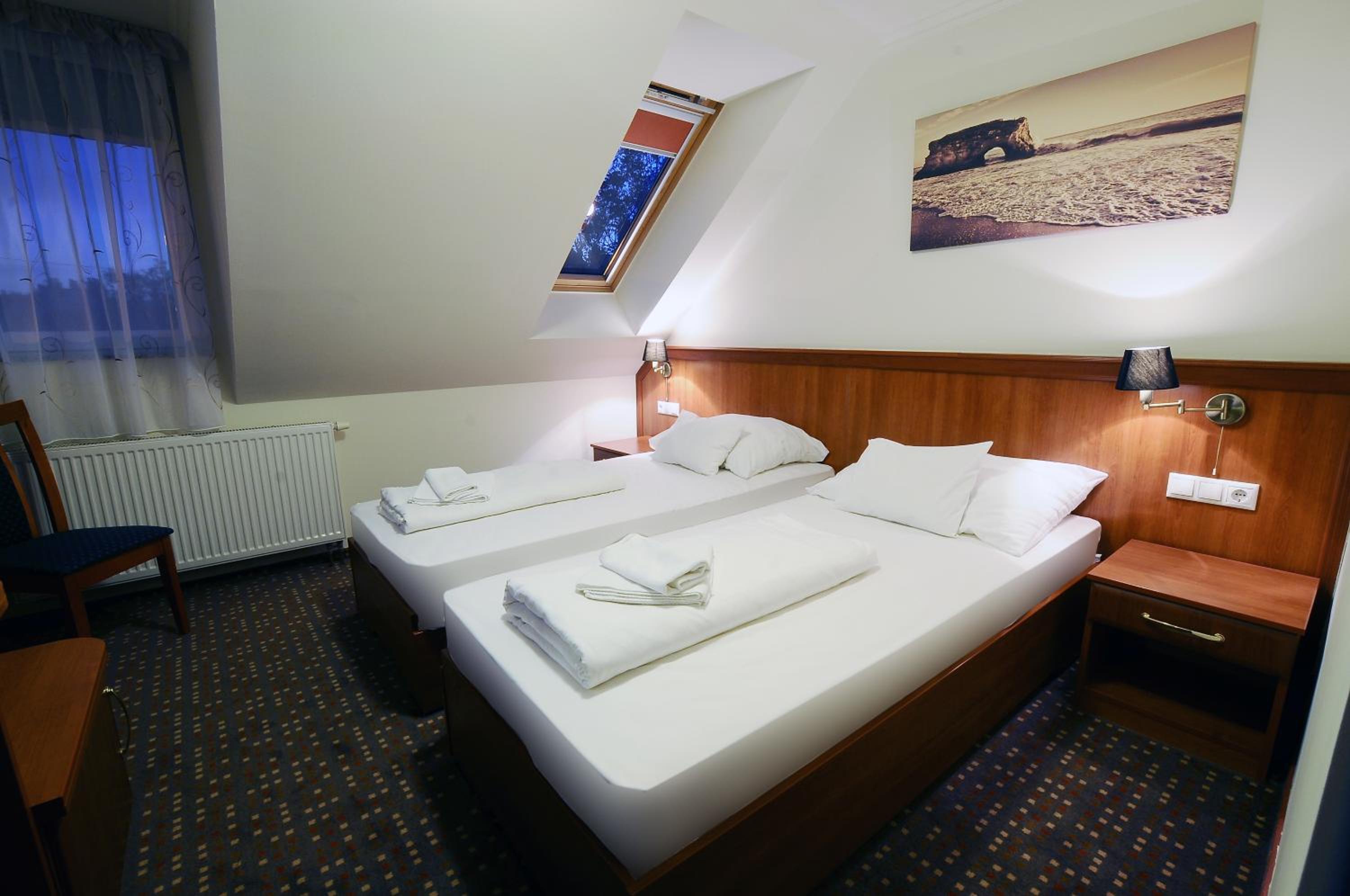 Twin Room - Photo 4