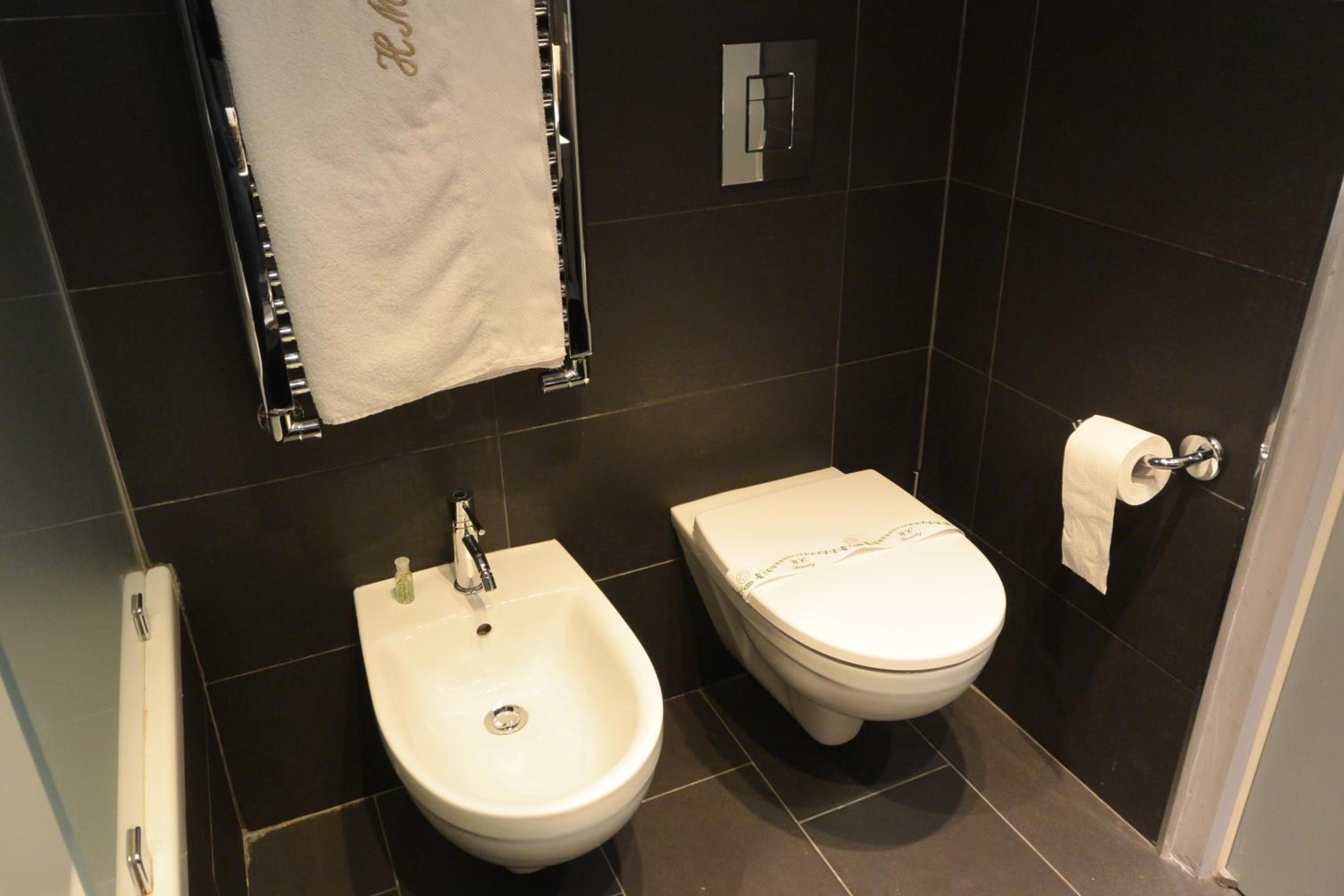 Suite - Photo 3