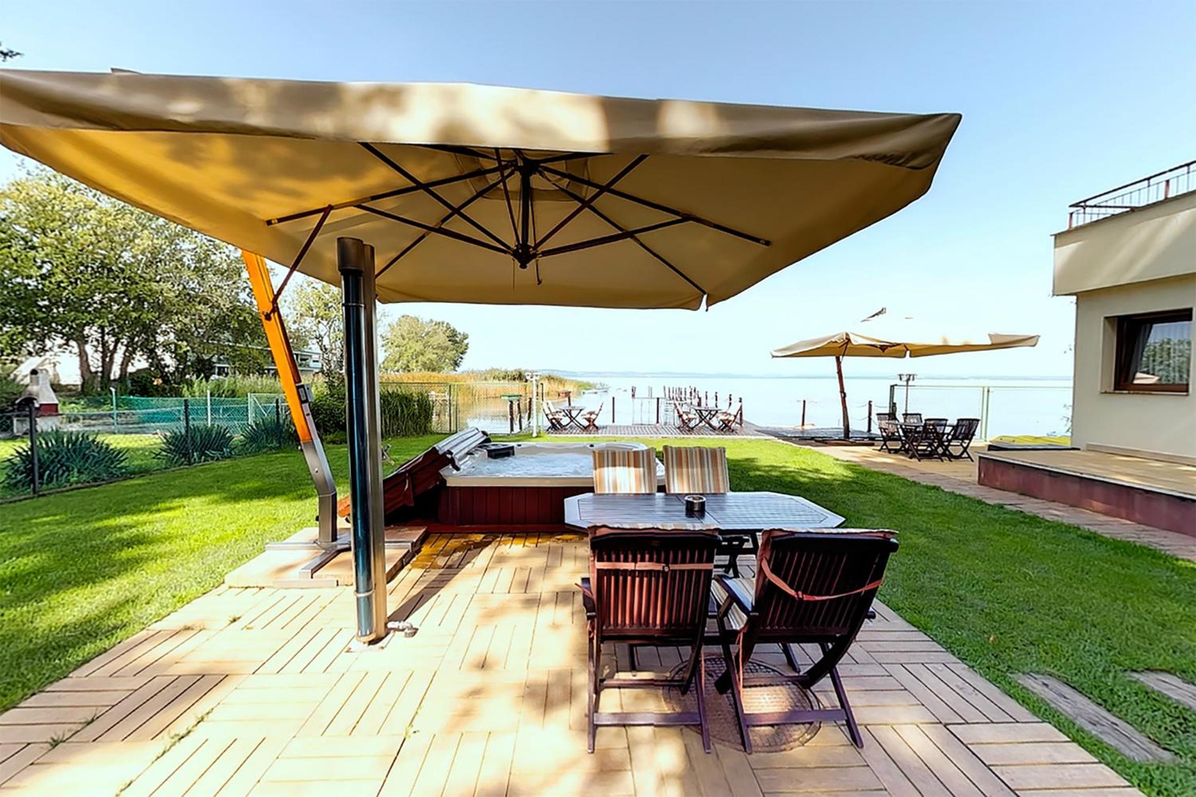 One-Bedroom Apartment with Lake View  (4 Adults) photo 1