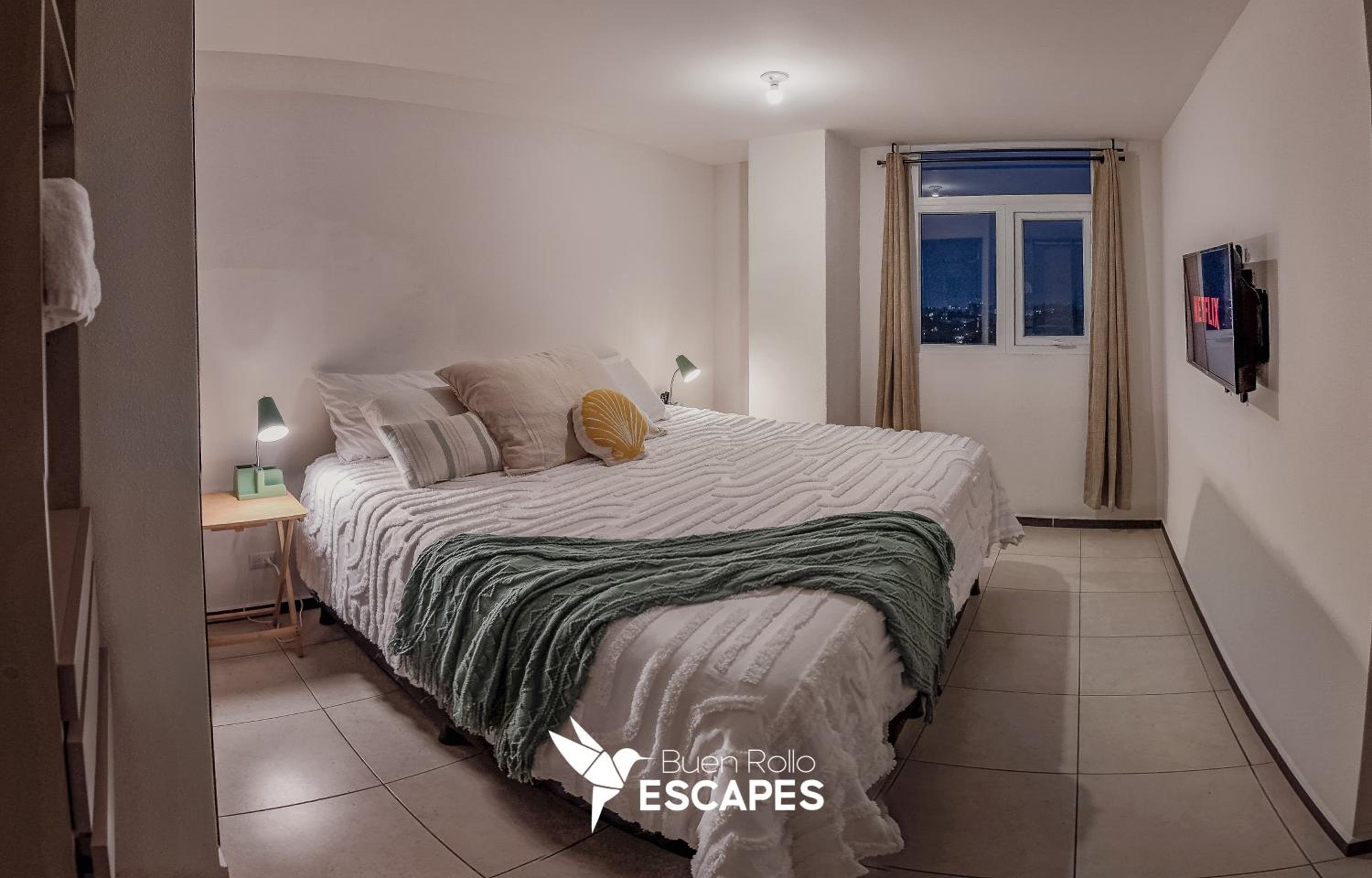Three-Bedroom Apartment with Mountain View photo 1