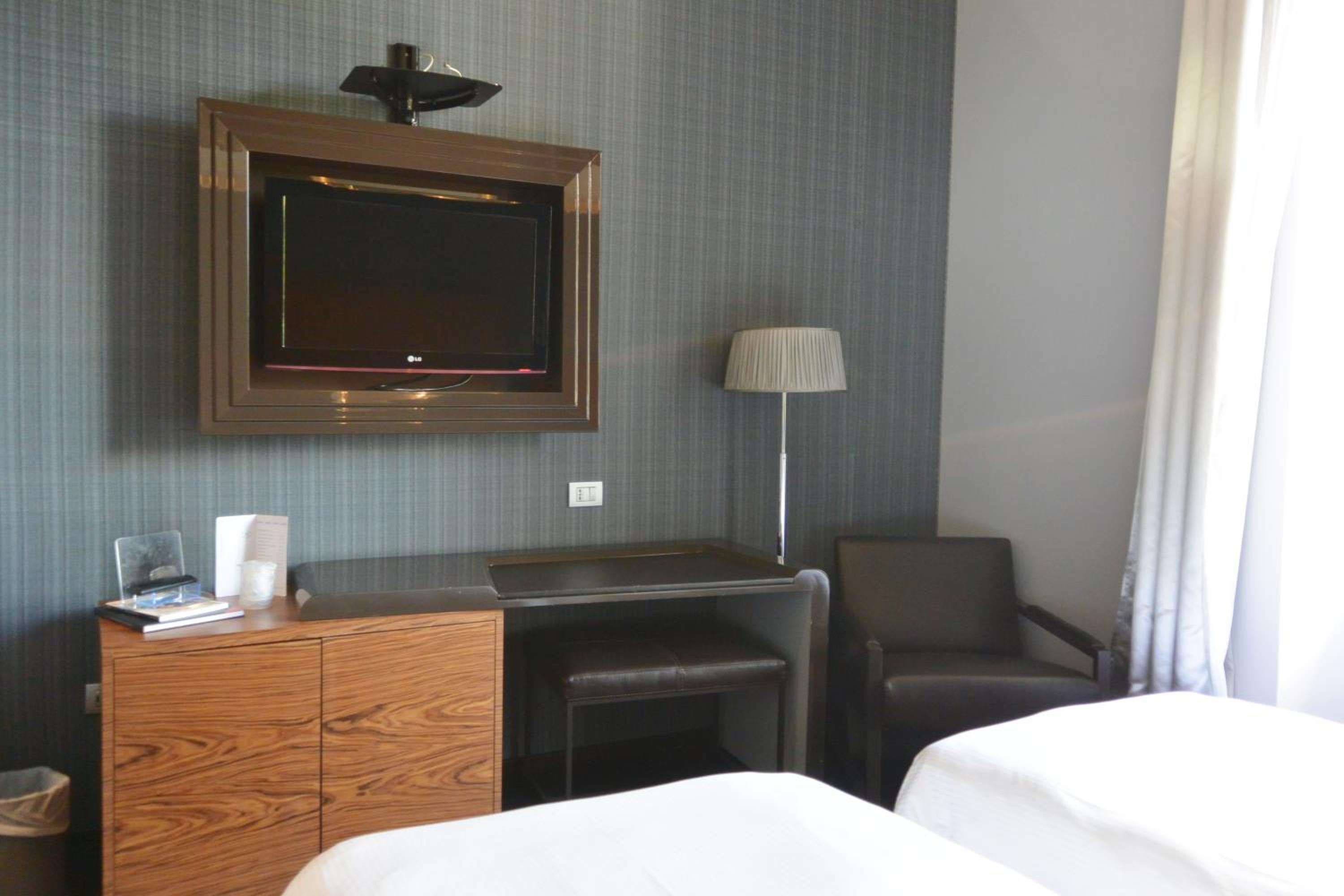 Deluxe Double Room - Photo 8
