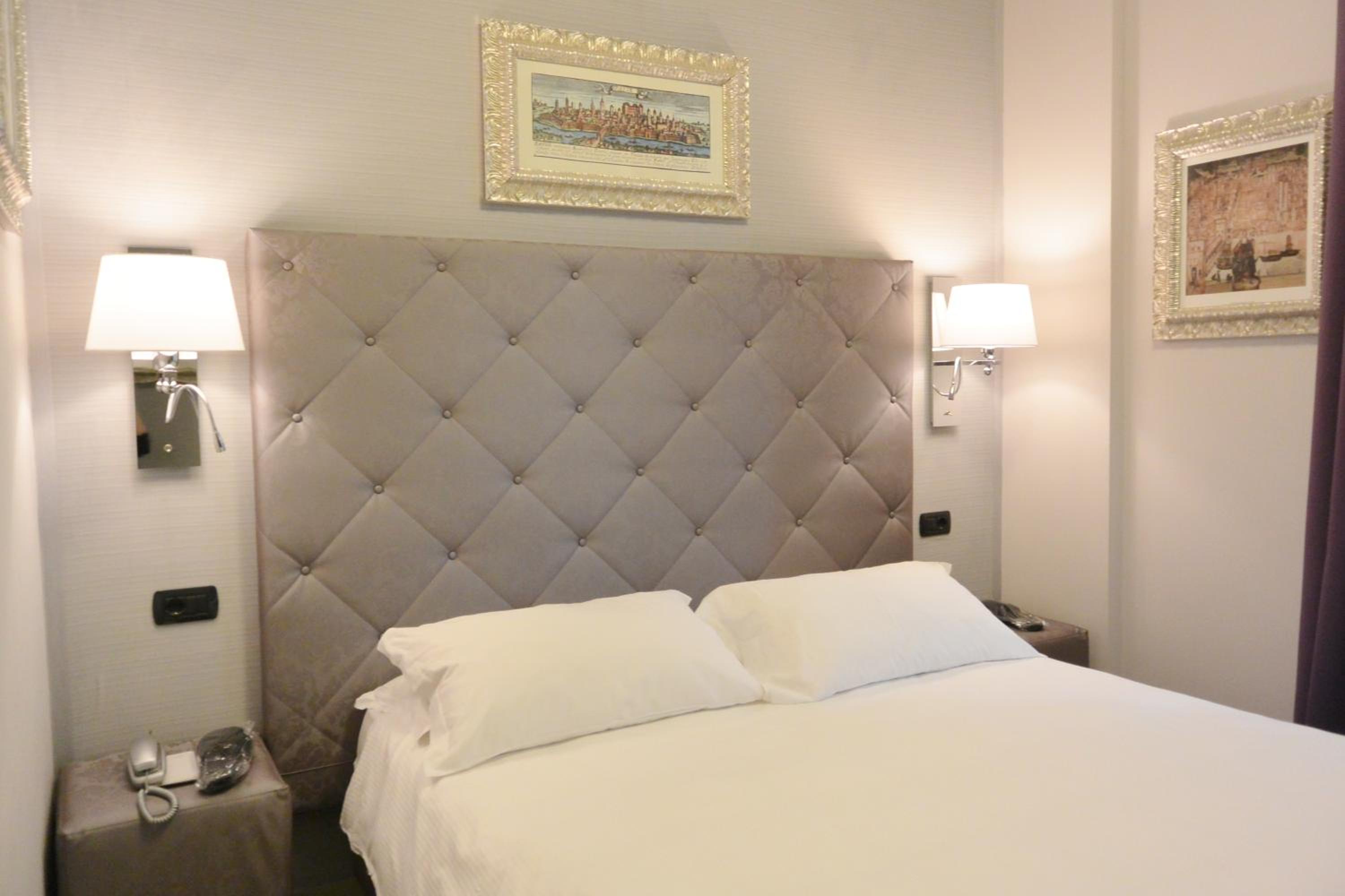 Standard Double Room - Photo 10