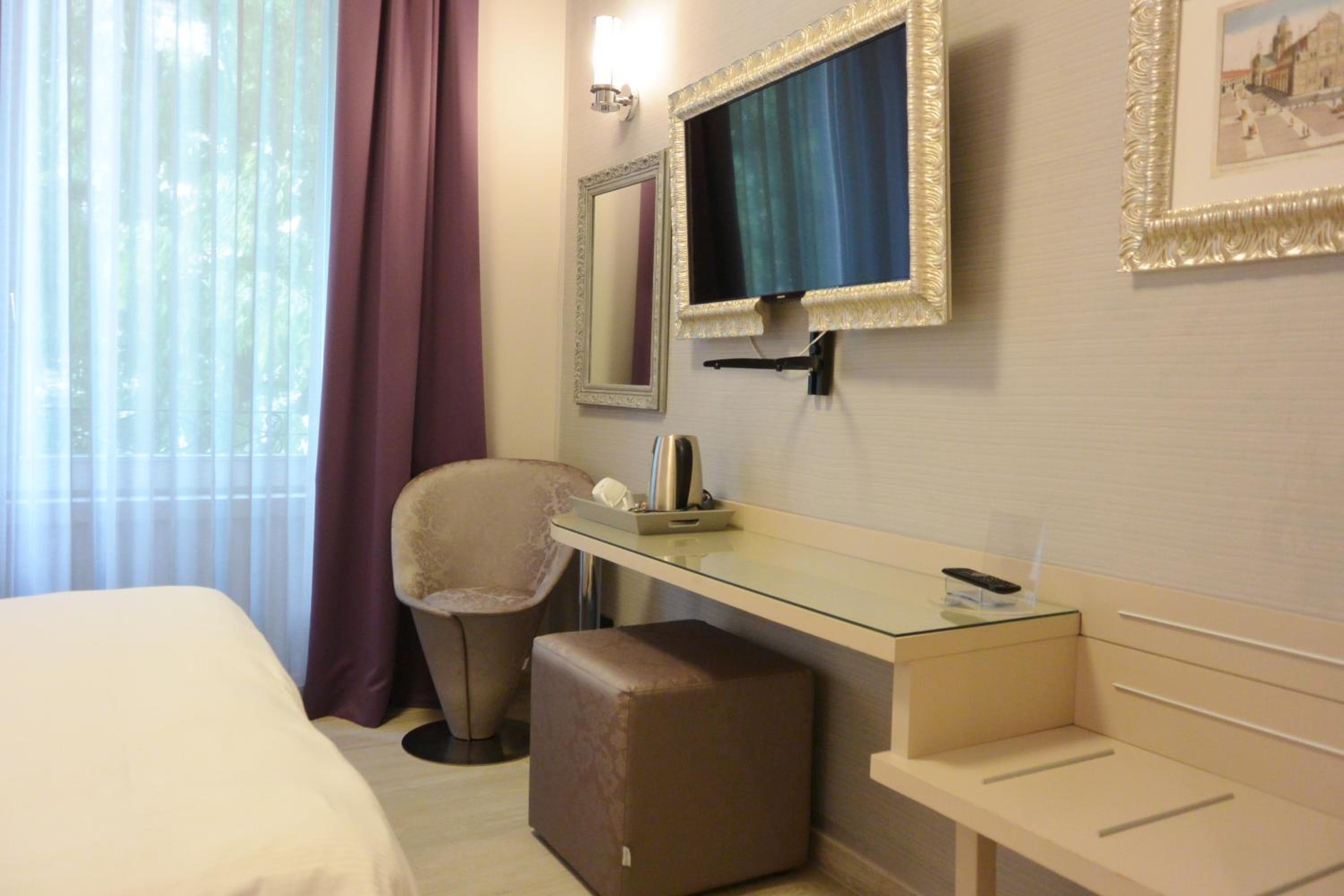 Standard Double Room - Photo 7