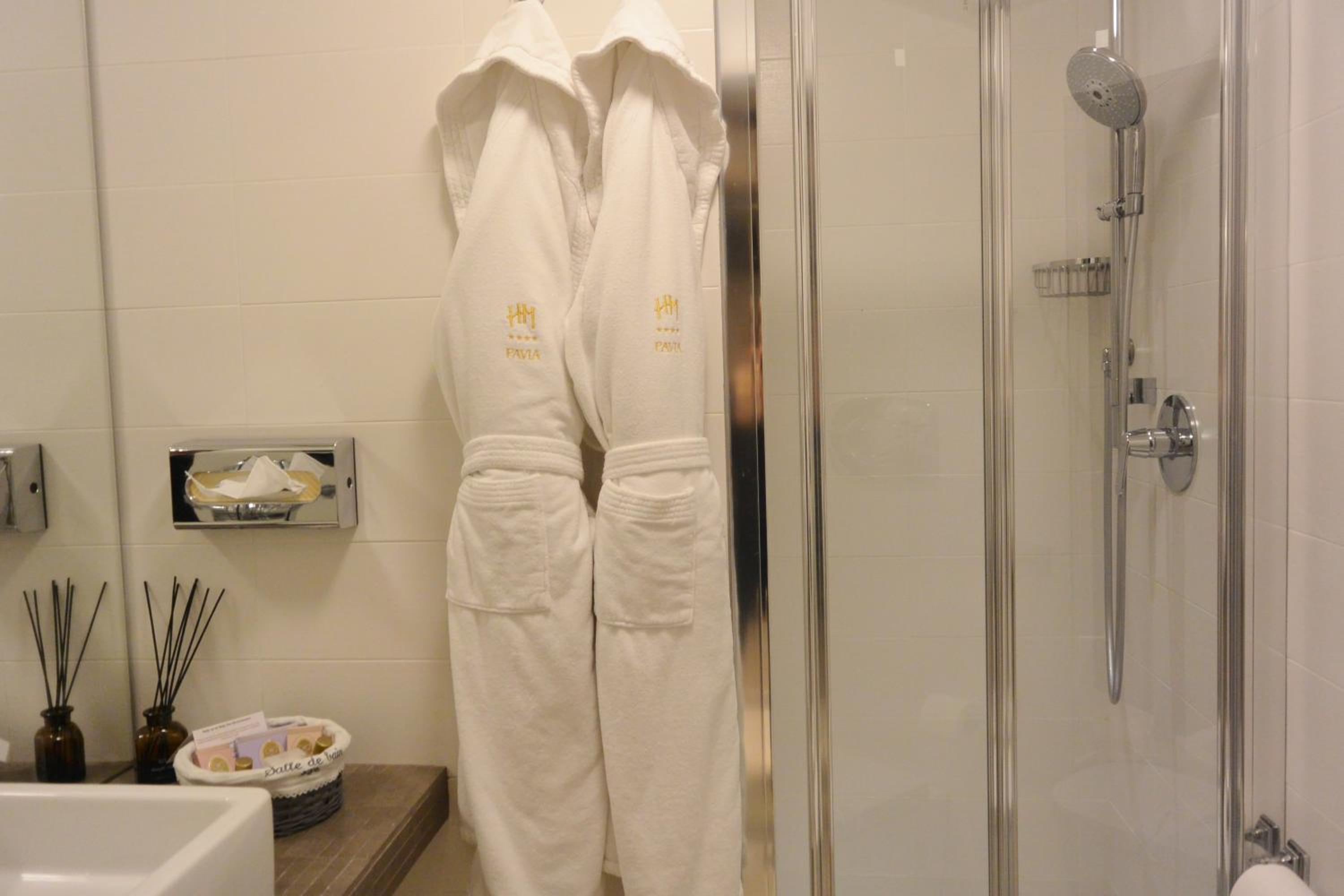 Standard Double Room - Photo 13