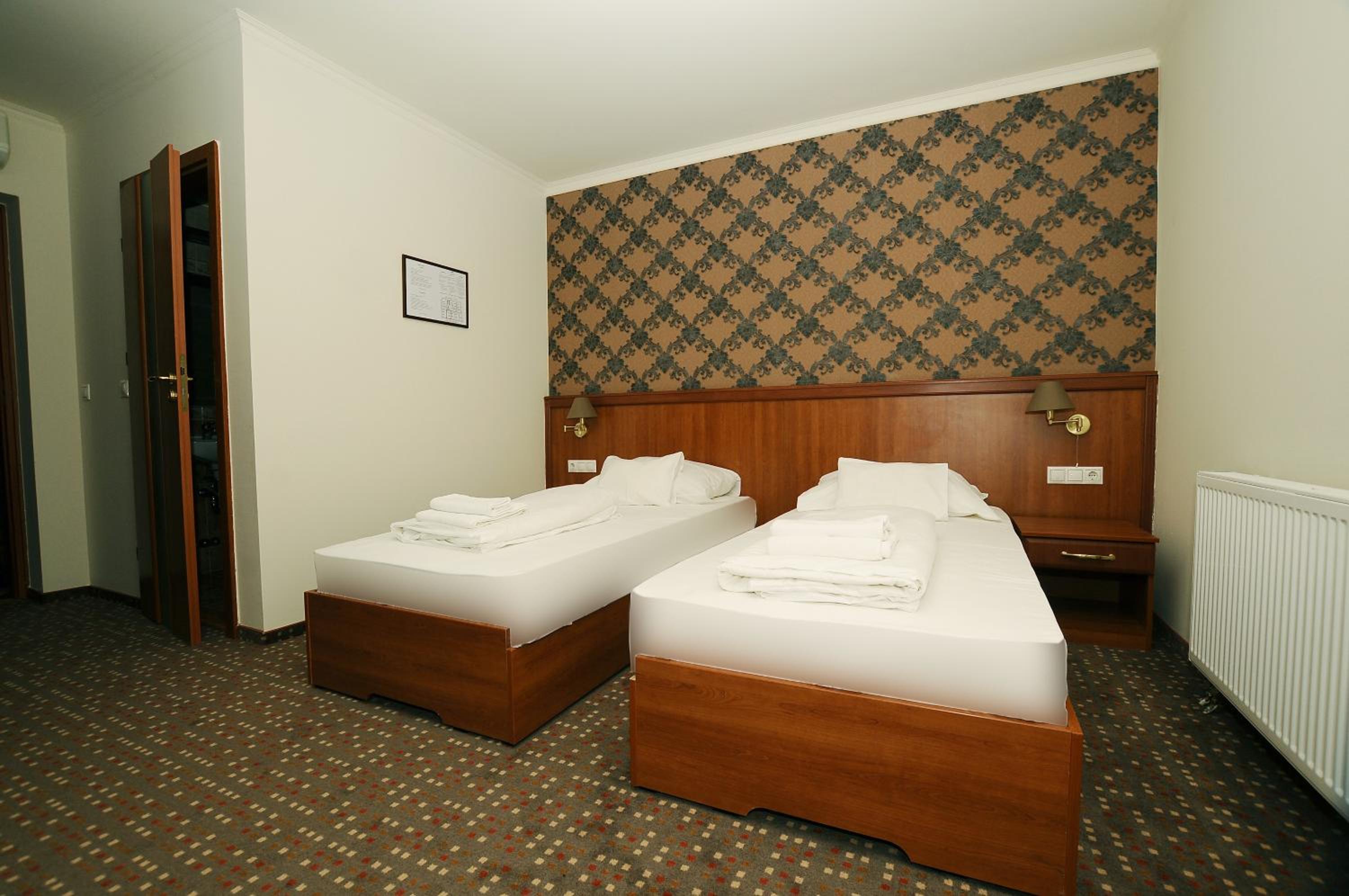 Twin Room - Photo 3