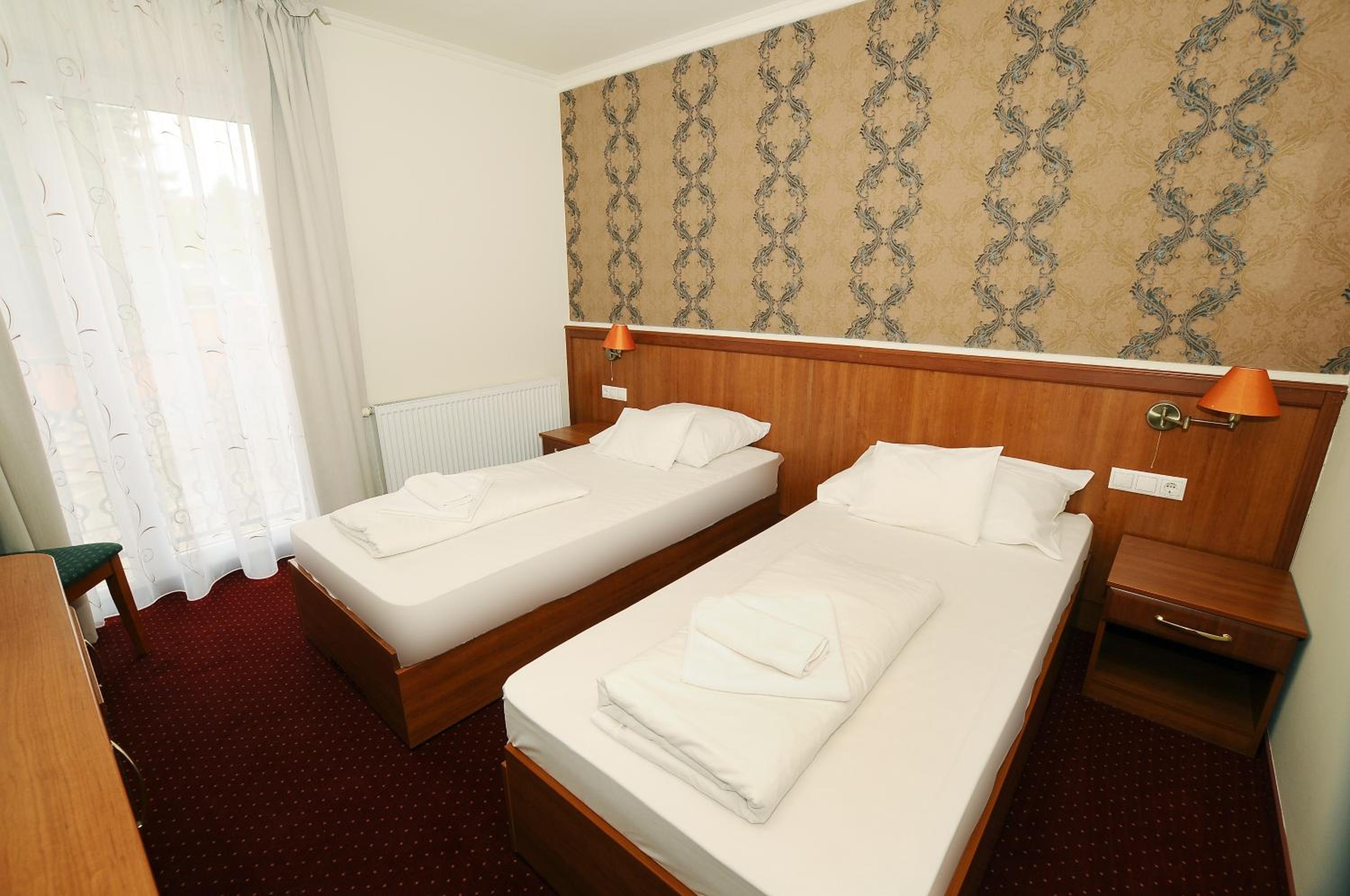 Twin Room - Photo 2
