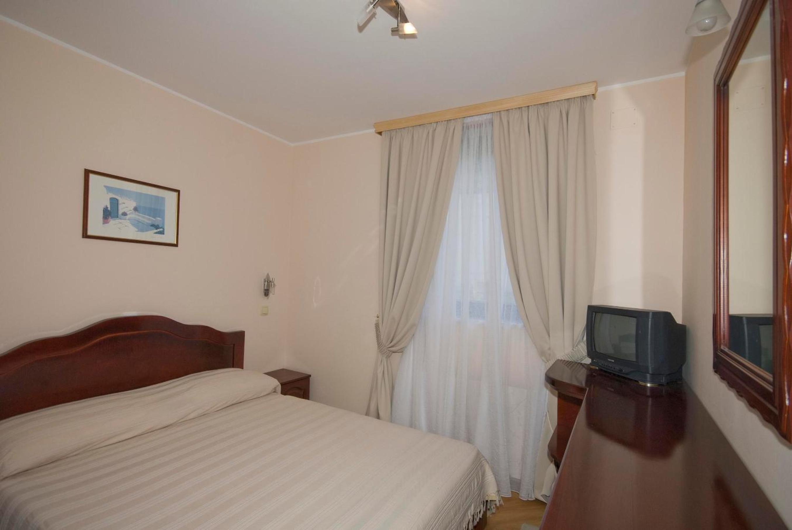  Deluxe Two-Bedroom Apartment with Sea View (4-6 Adults) photo 3