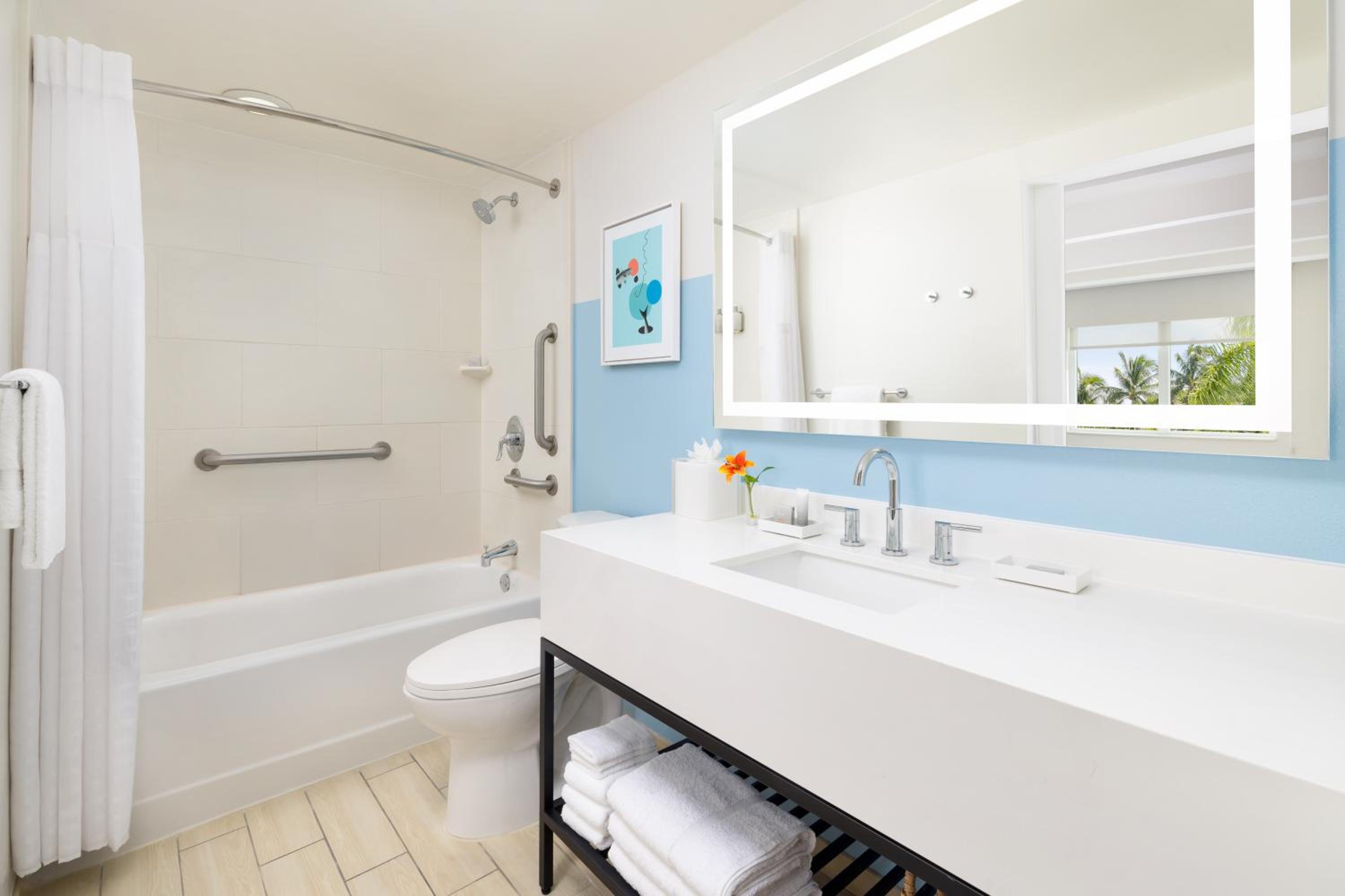 Ocean View Double Queen - Newly Renovated thumbnail 6