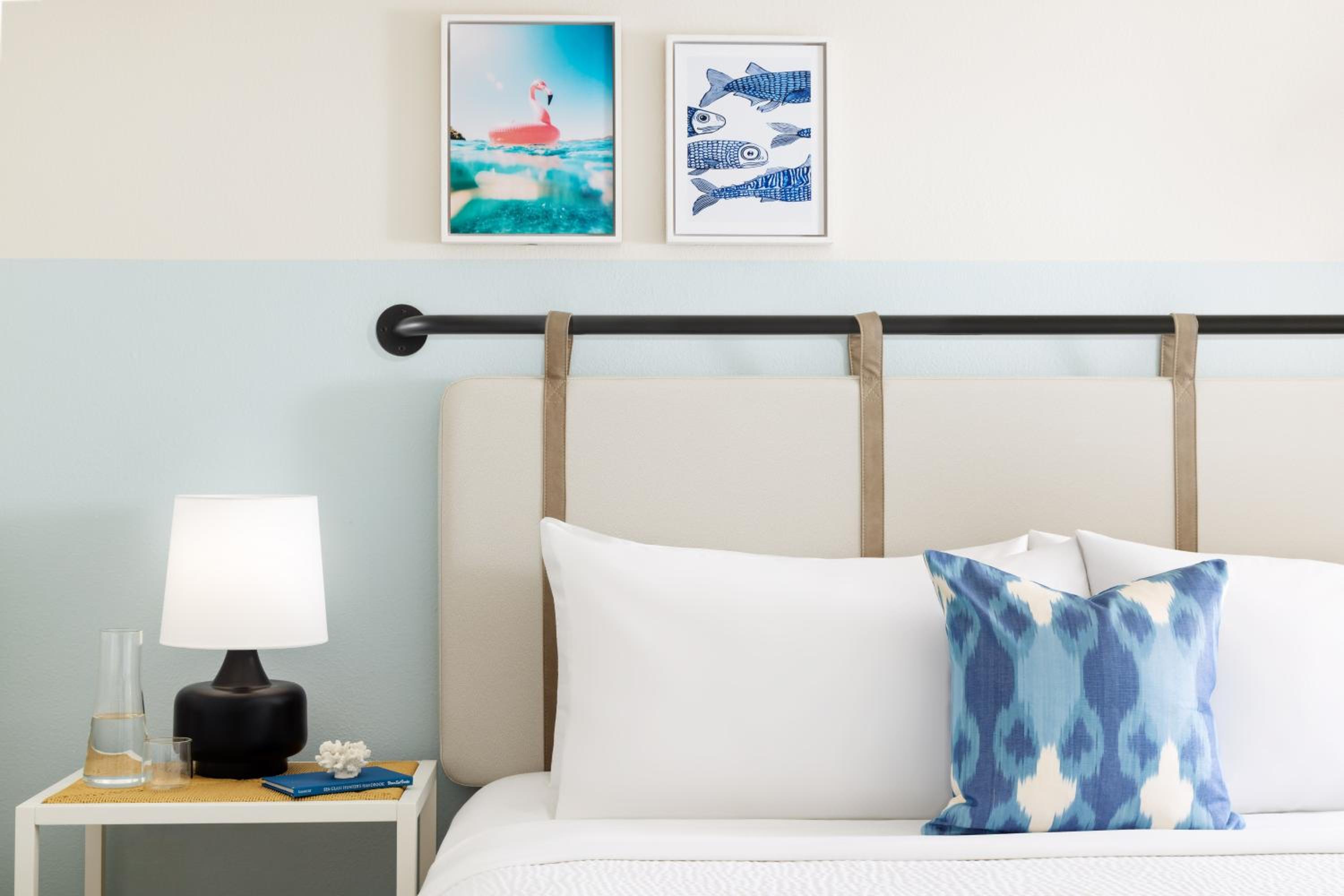 Pool View One King Bed thumbnail 6