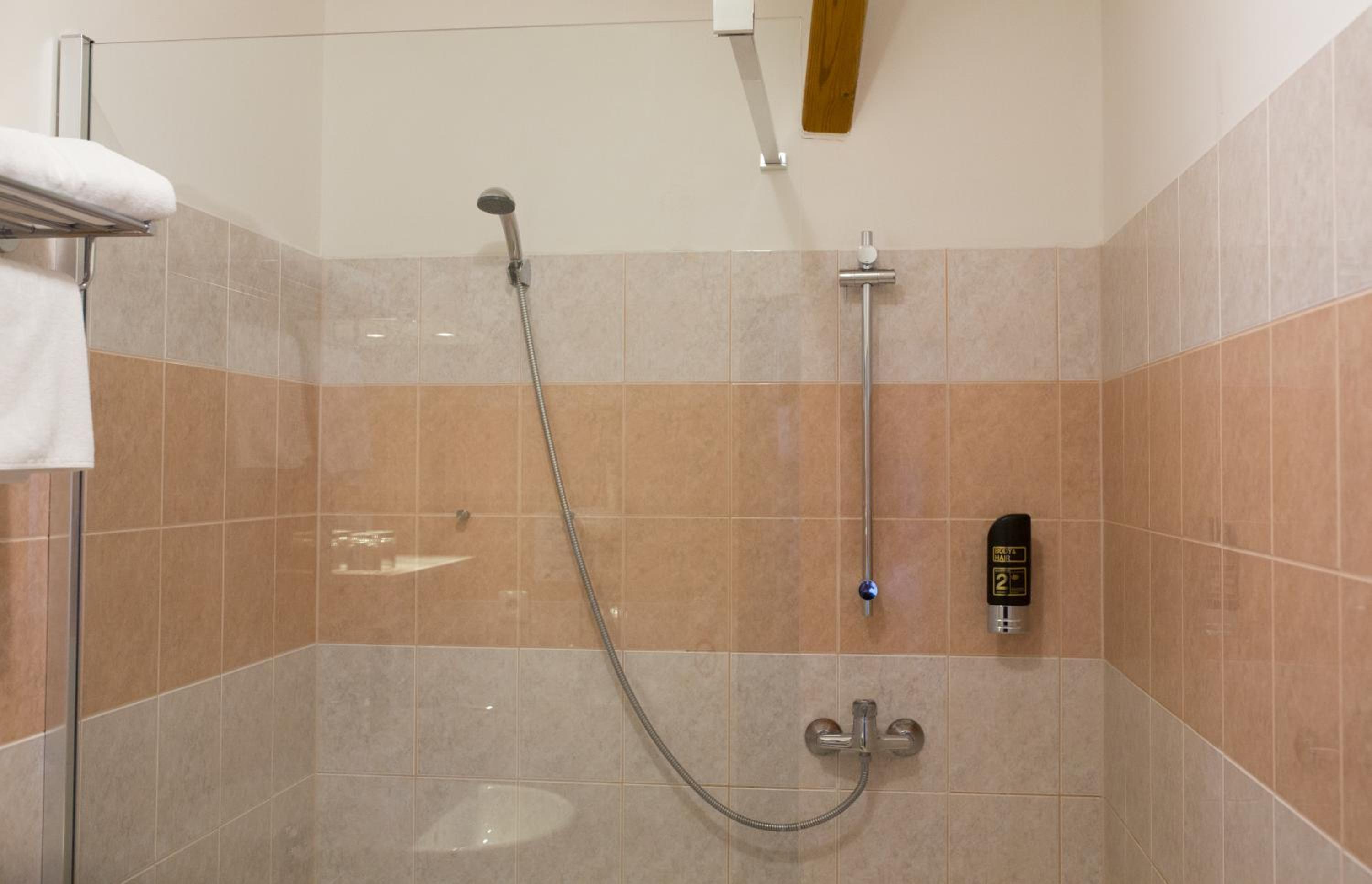 Standard Double or Twin Room - Photo 22