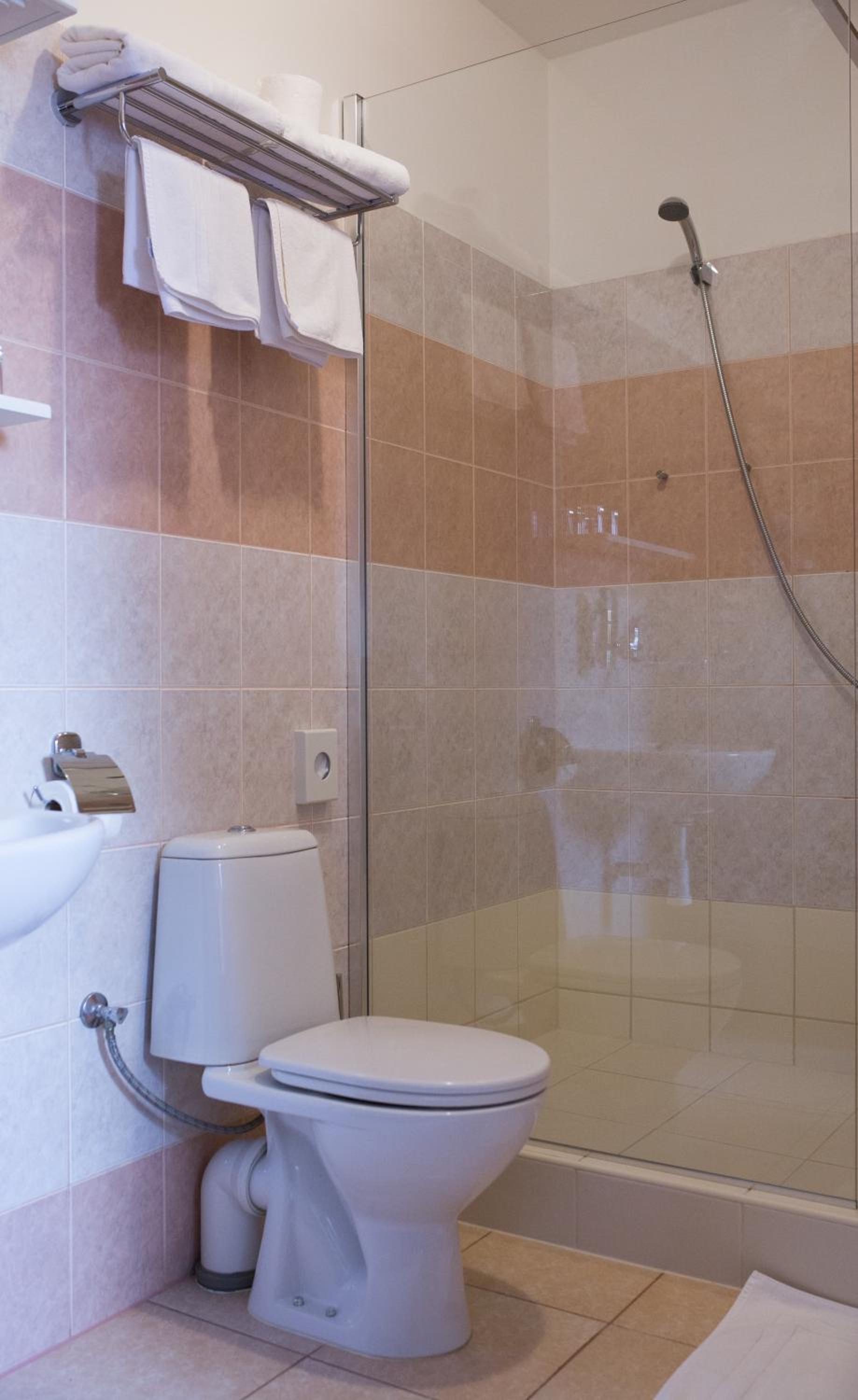 Standard Double or Twin Room - Photo 3