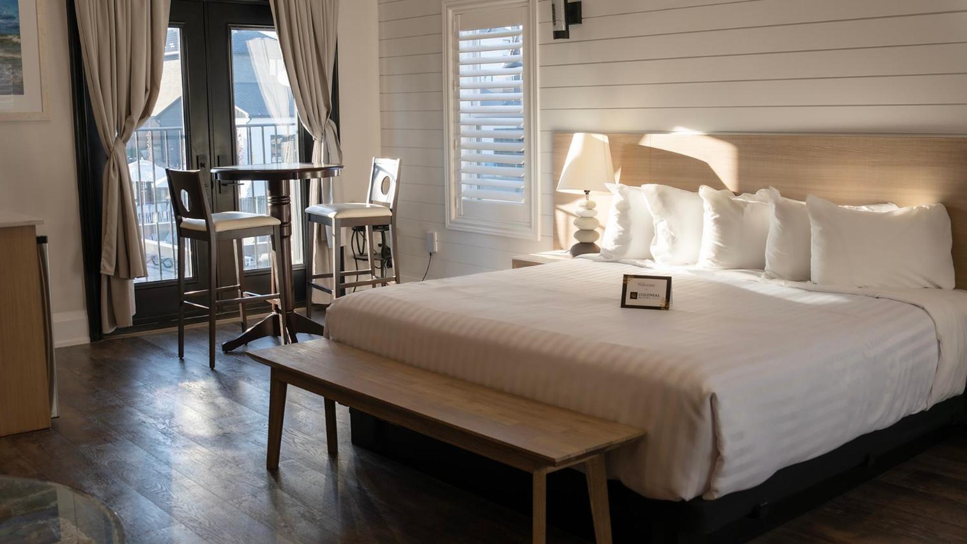 Deluxe King Suite - Photo 5