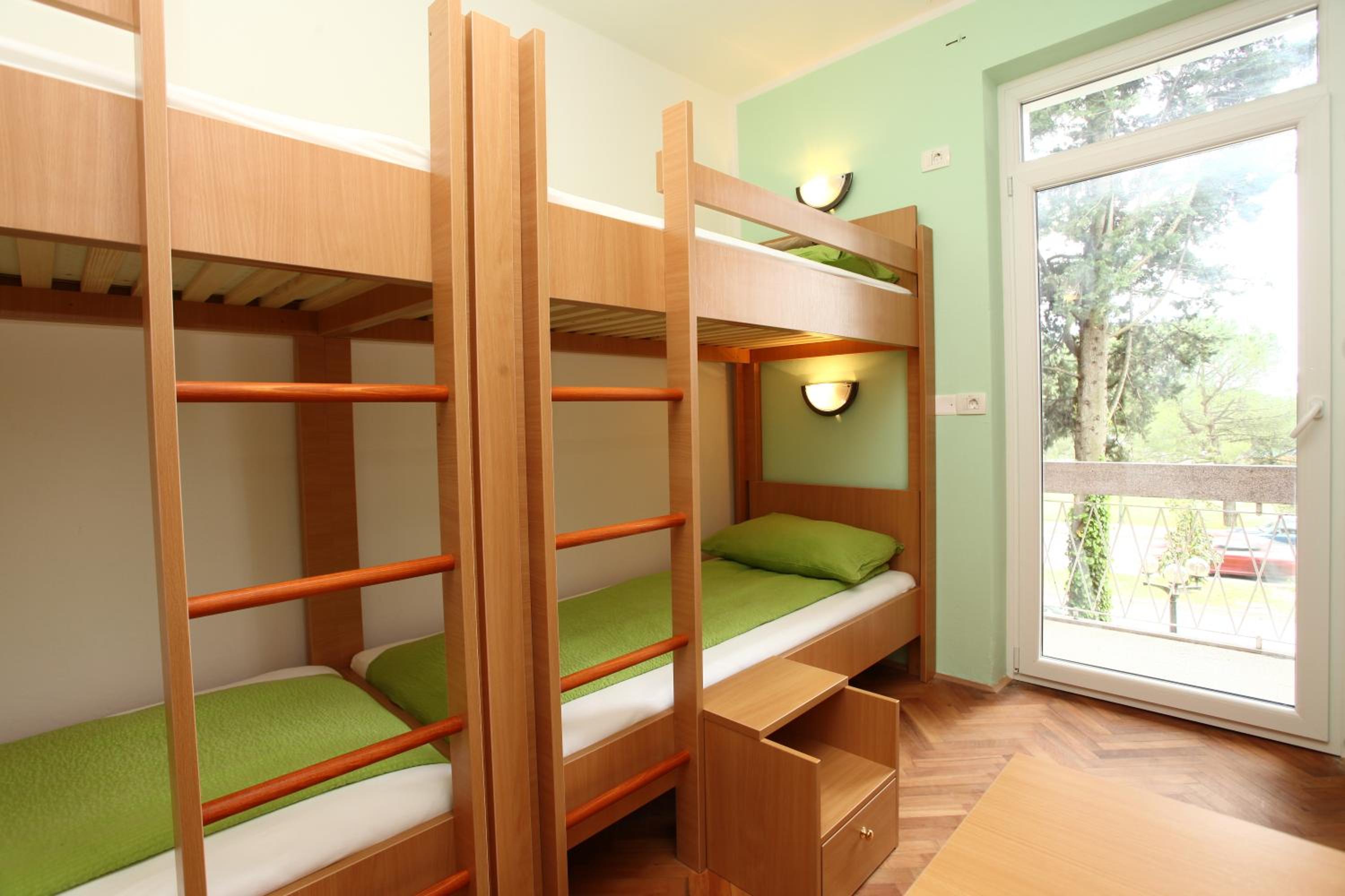Quadruple Room - Photo 12