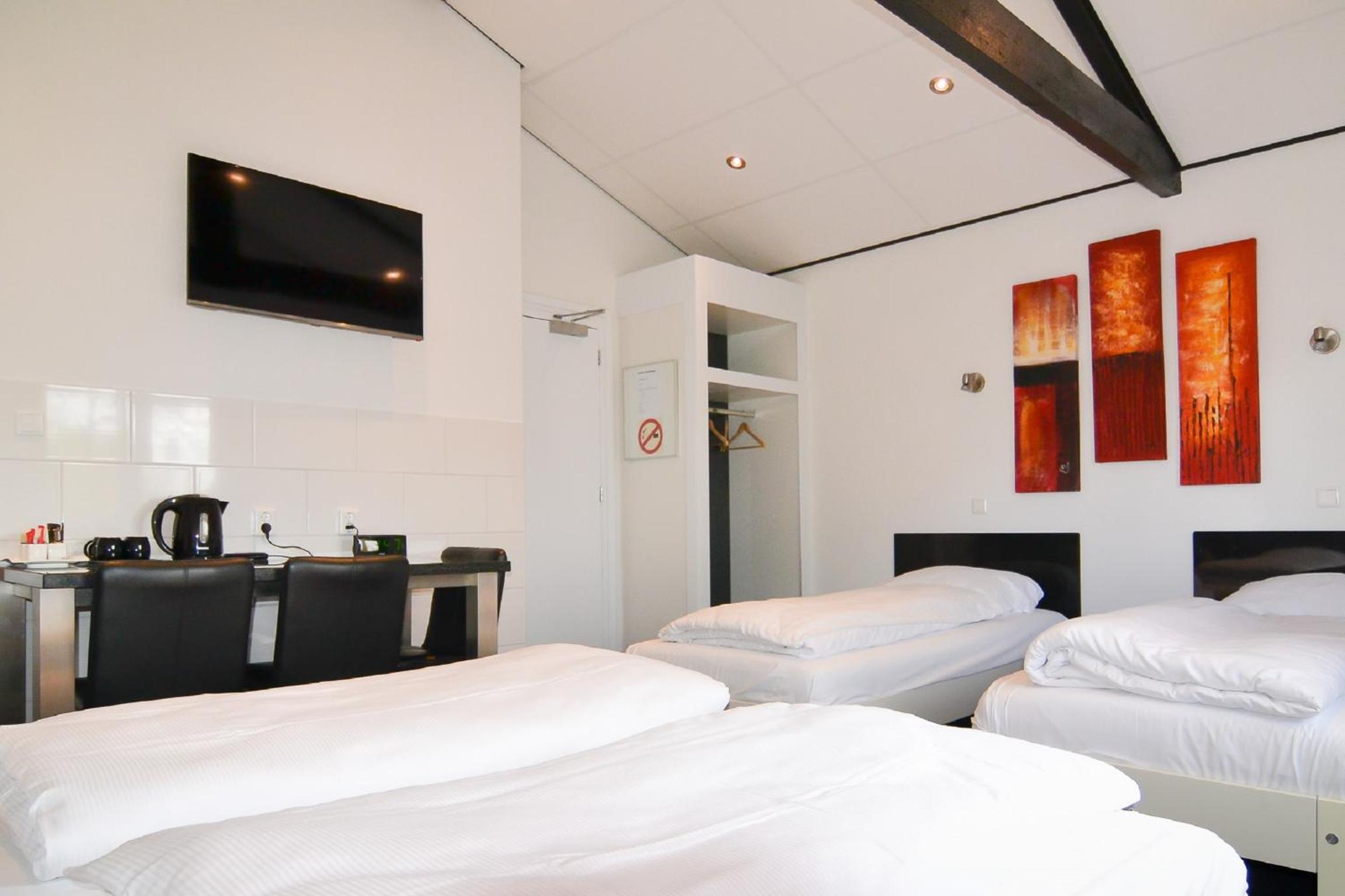 Quadruple Room with Shower photo 3